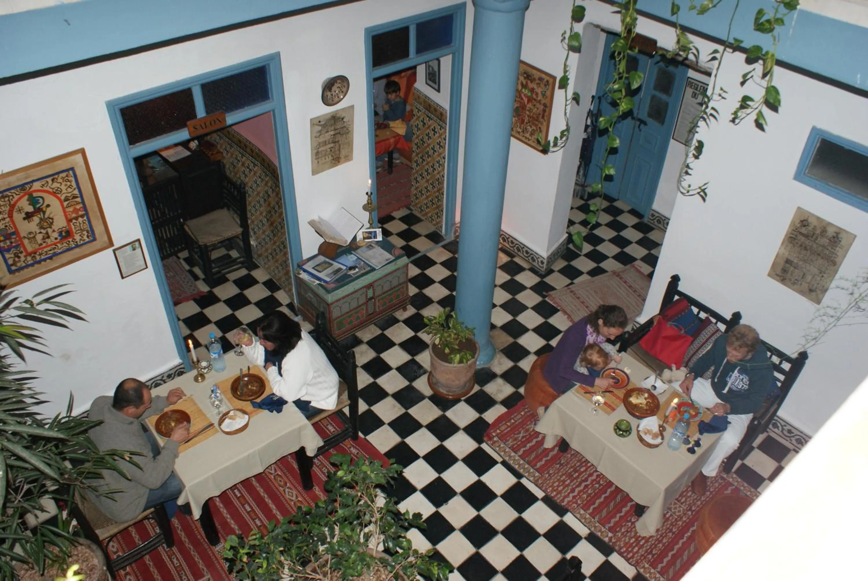 Restaurant/places to eat in Les Matins Bleus