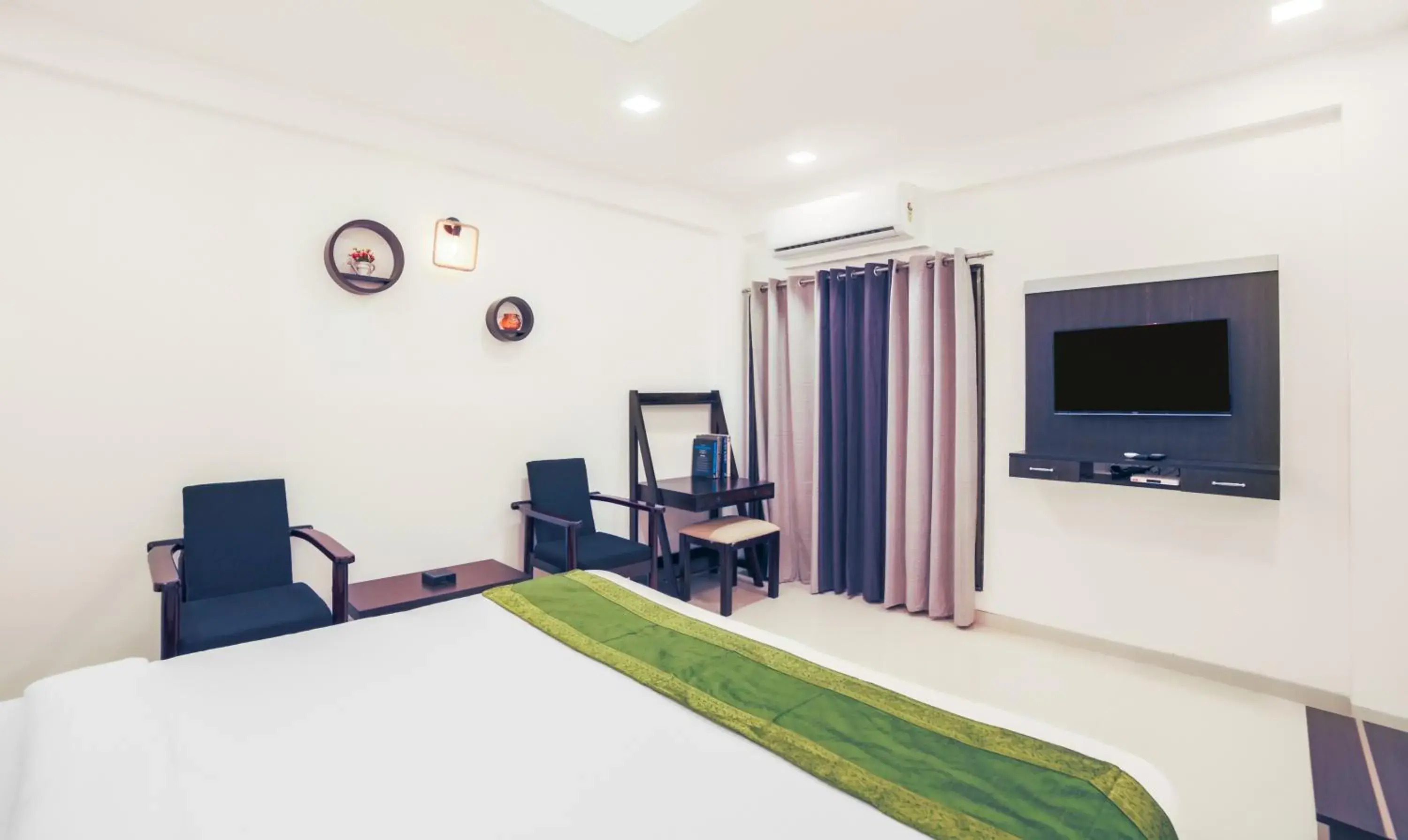 Bed in Treebo Chalets, Nagpur Airport Bed in Treebo Chalets, Nagpur Airport