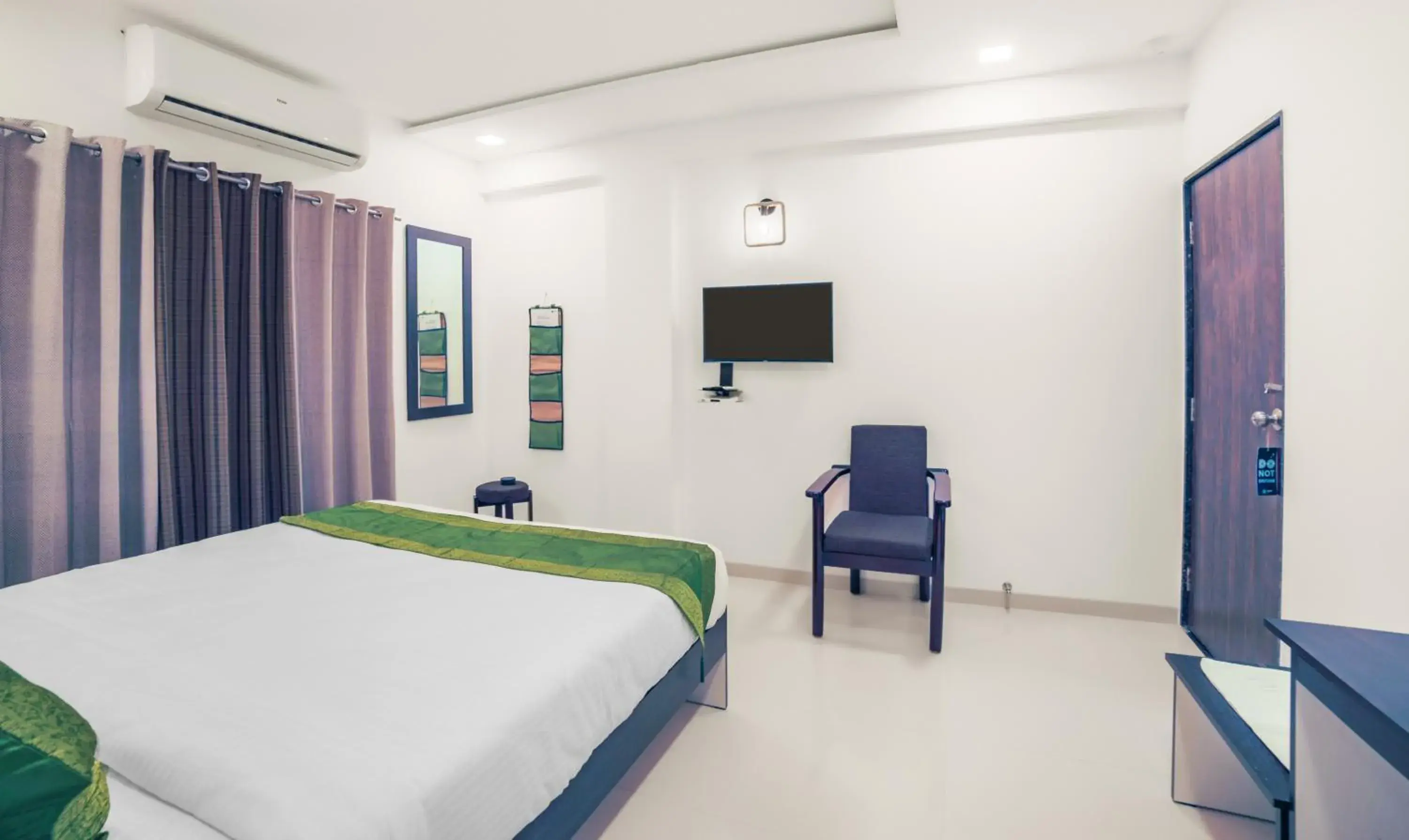 Bed in Treebo Chalets, Nagpur Airport Bed in Treebo Chalets, Nagpur Airport