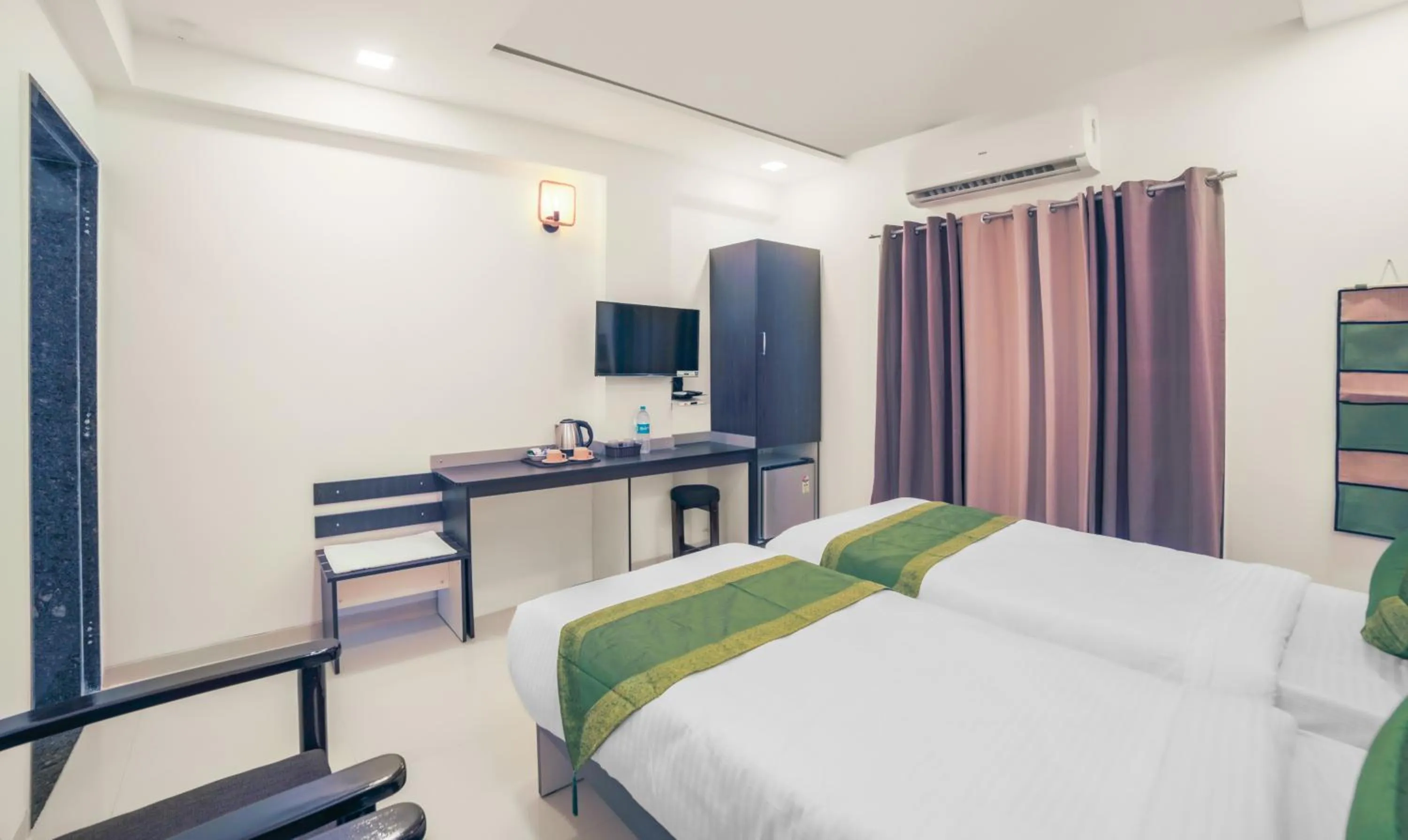 Bed in Treebo Chalets, Nagpur Airport