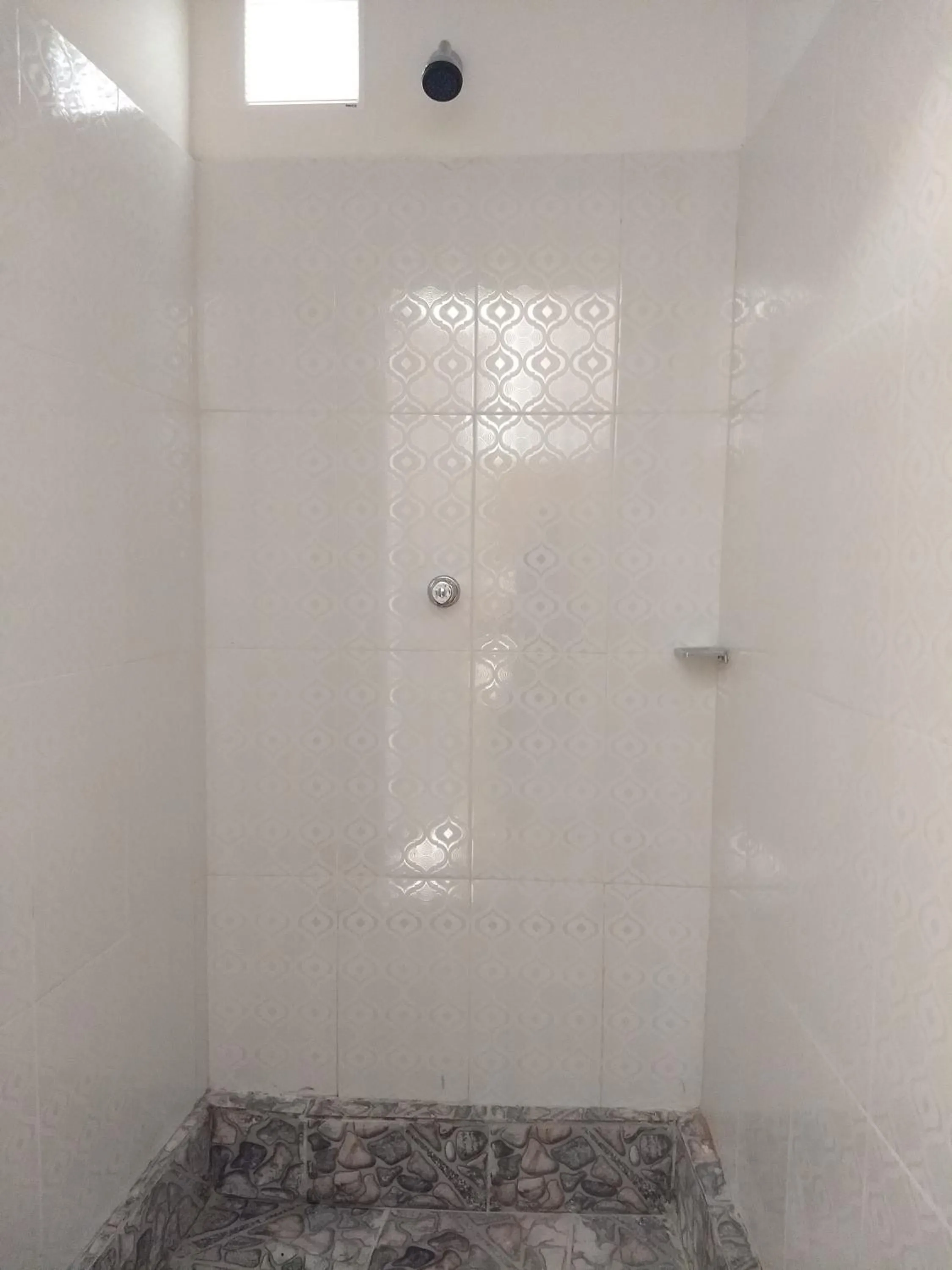 Shower in Marysol Lodging Hostel & Camping