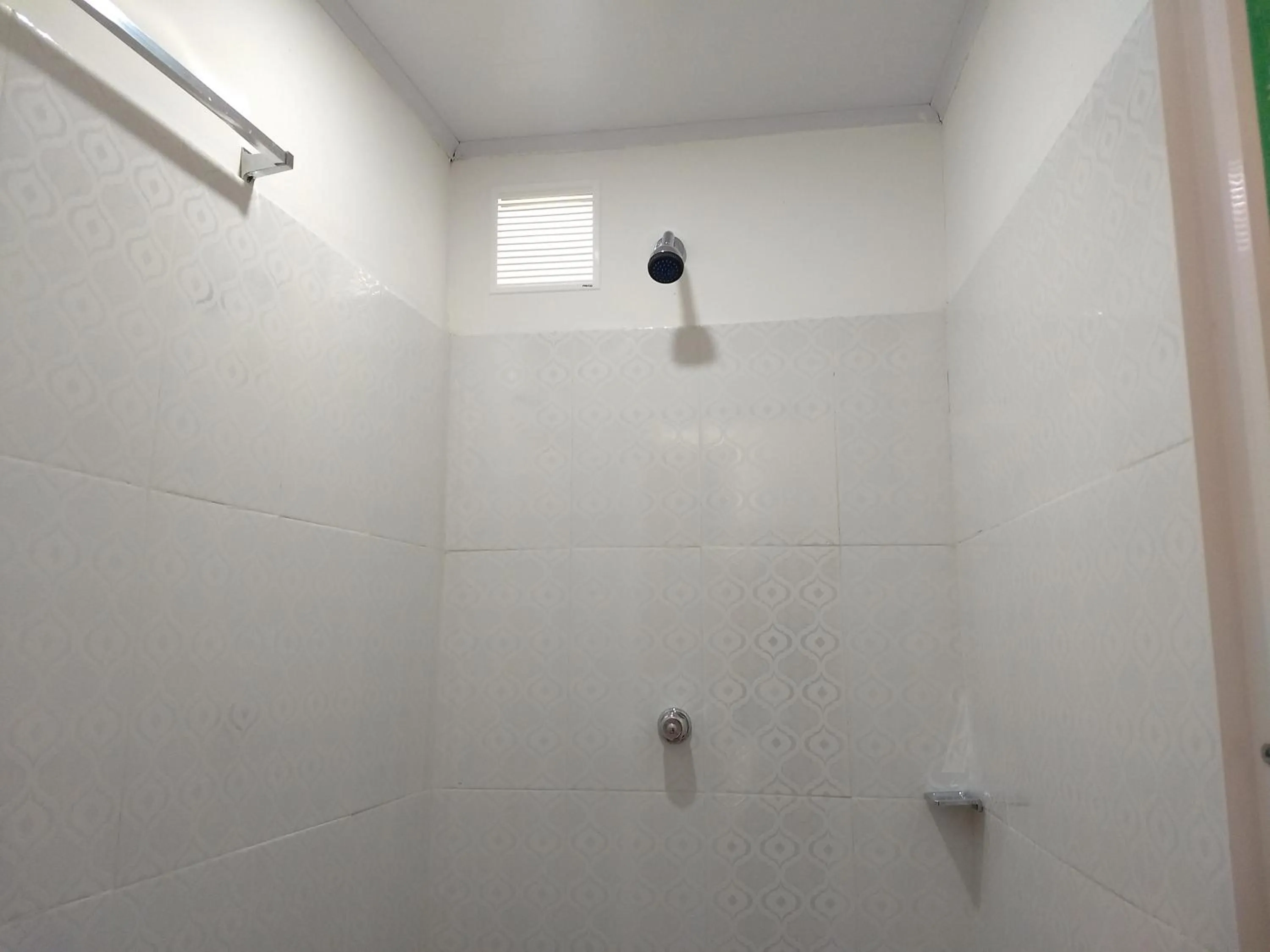 Shower in Marysol Lodging Hostel & Camping