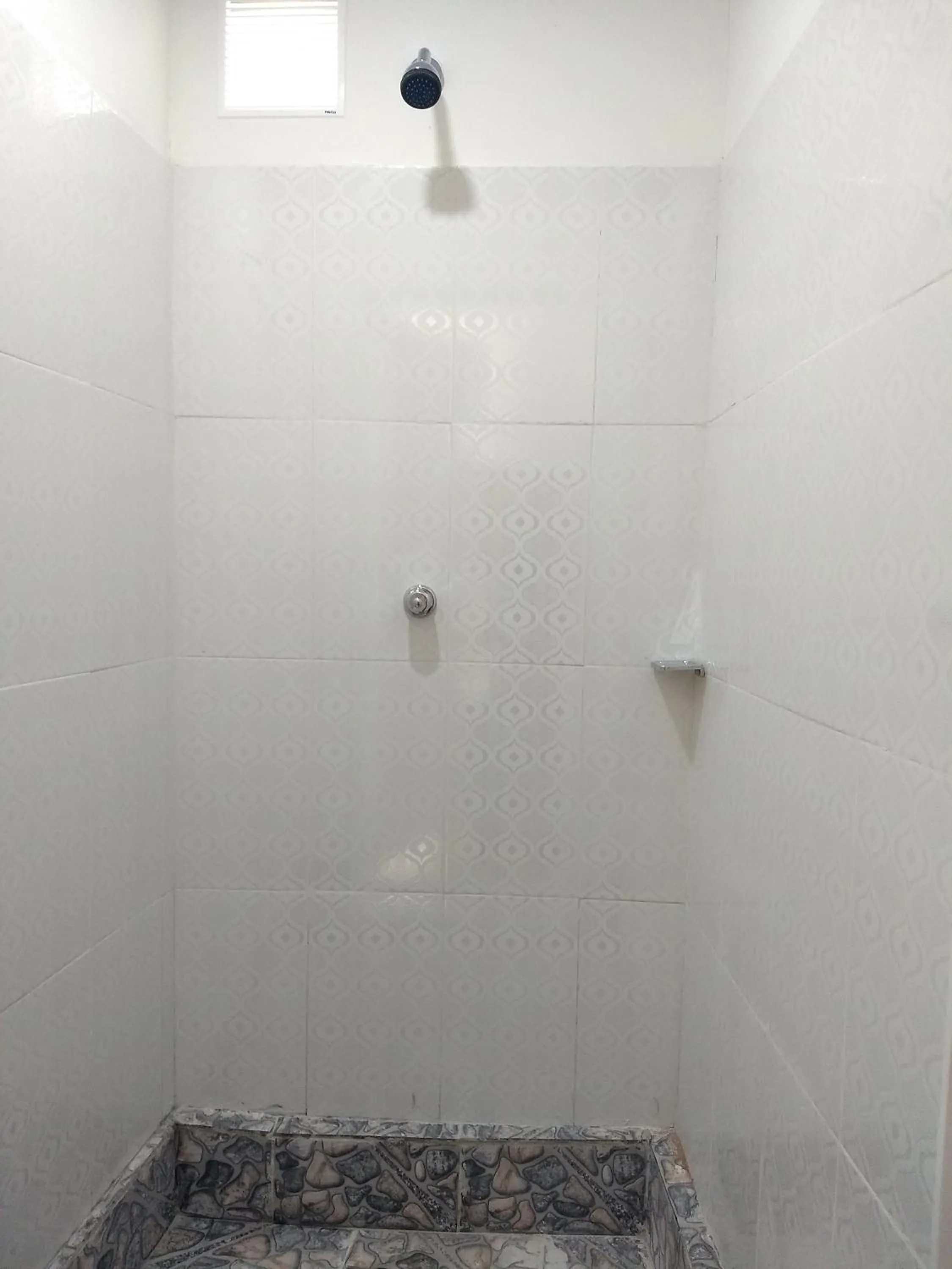 Shower in Marysol Lodging Hostel & Camping