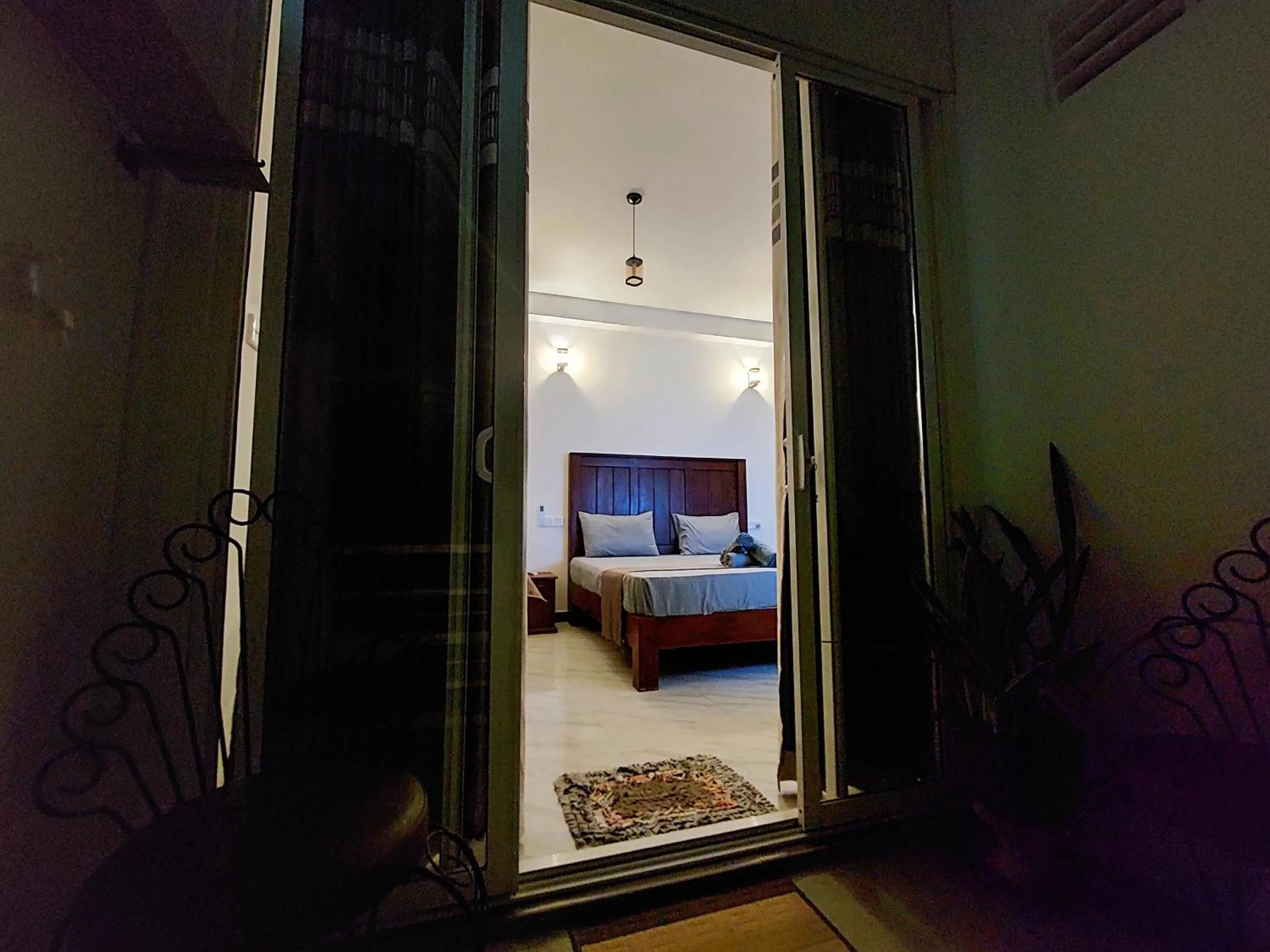 Night in CHEN VILLA - Near Airport