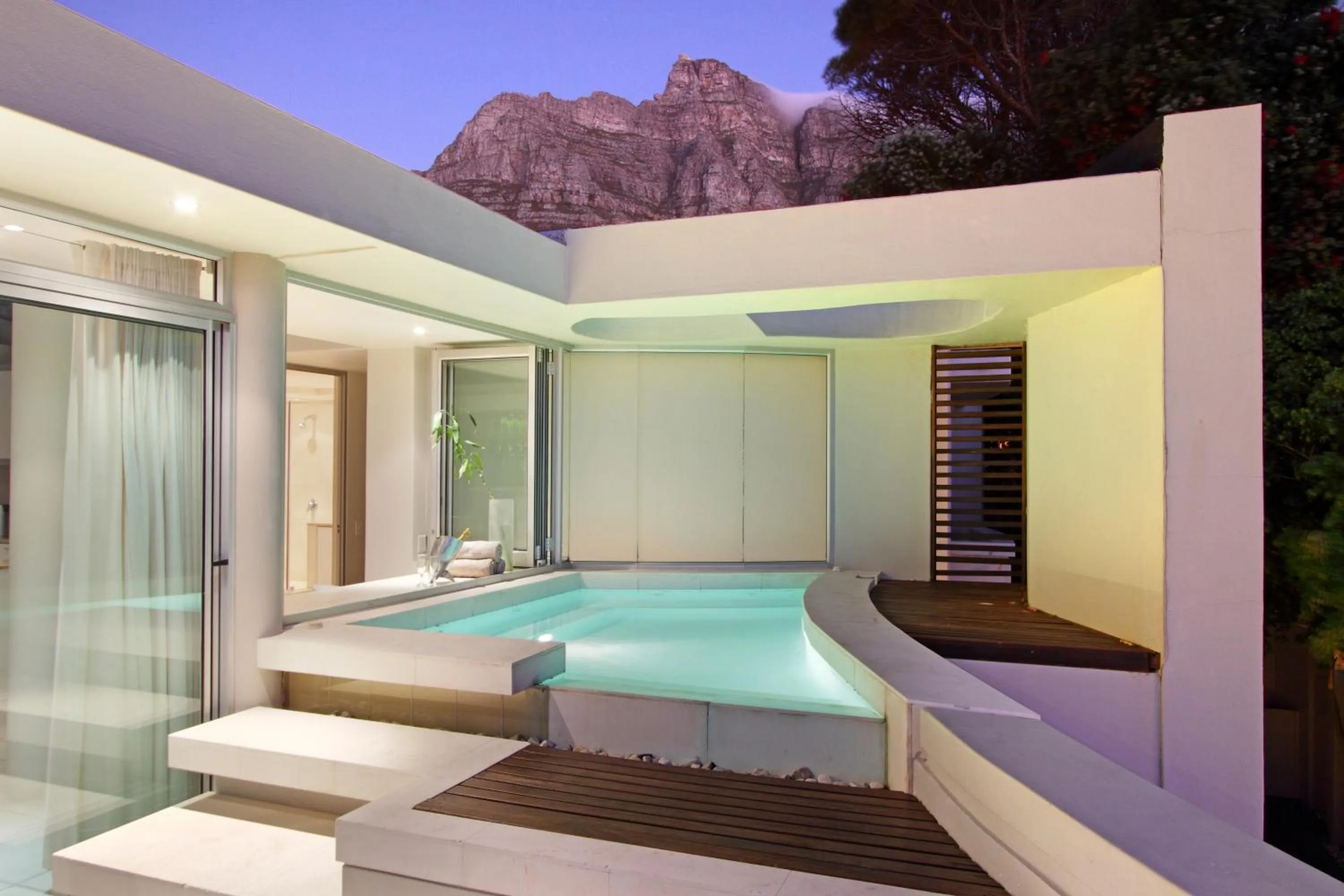 Balcony/Terrace in Lion's View Villa & Apartment