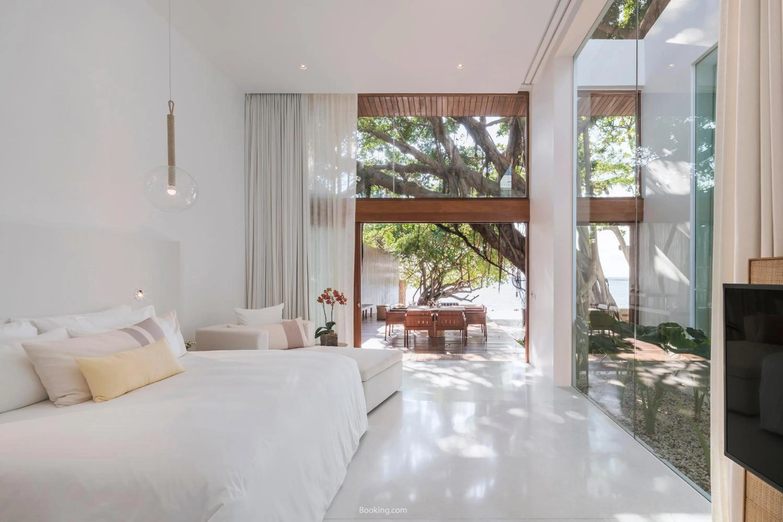 Photo of the whole room, Bed in SALA Samui Chaweng Beach Resort