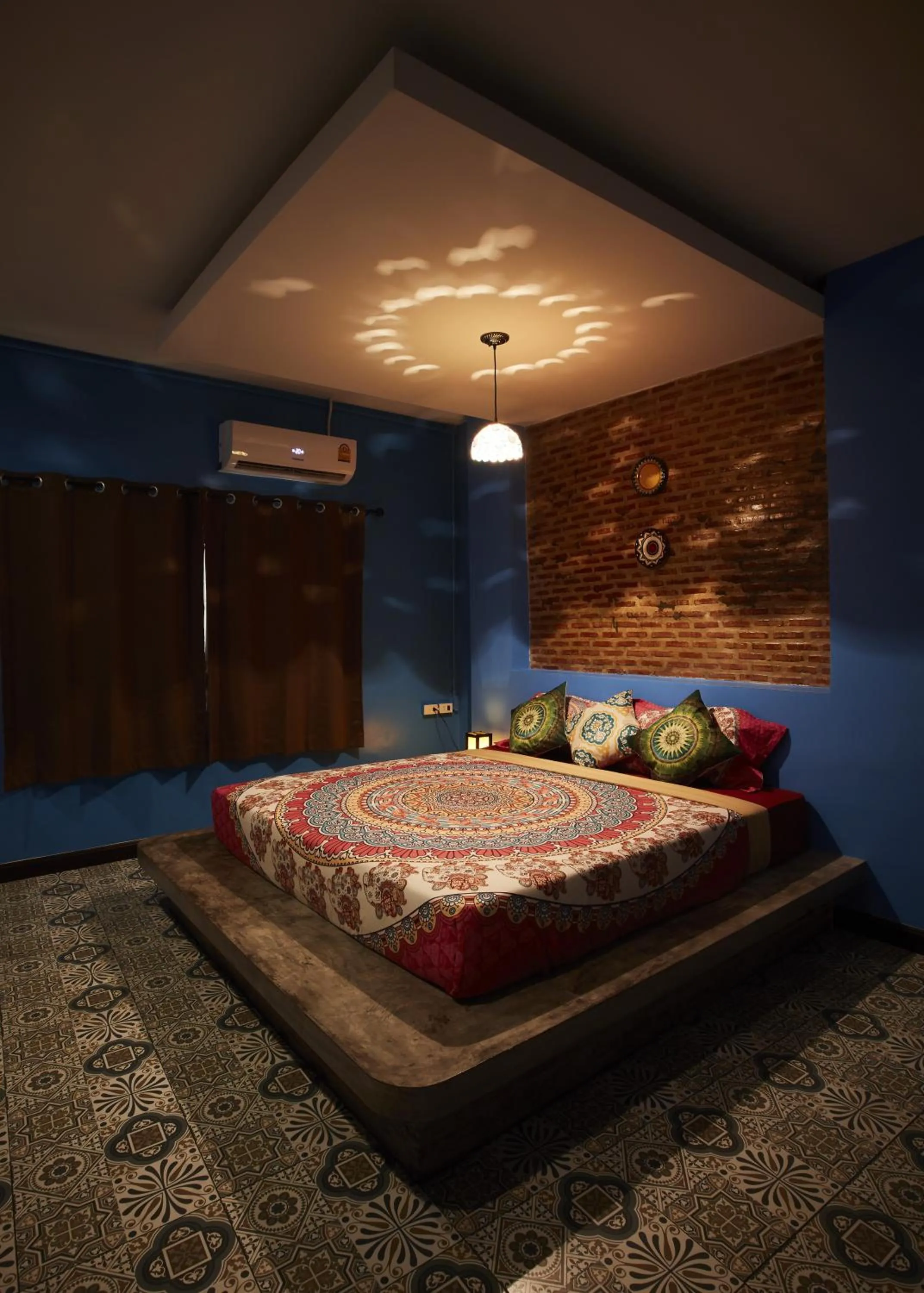 Bed in The Sun resort Ratchaburi