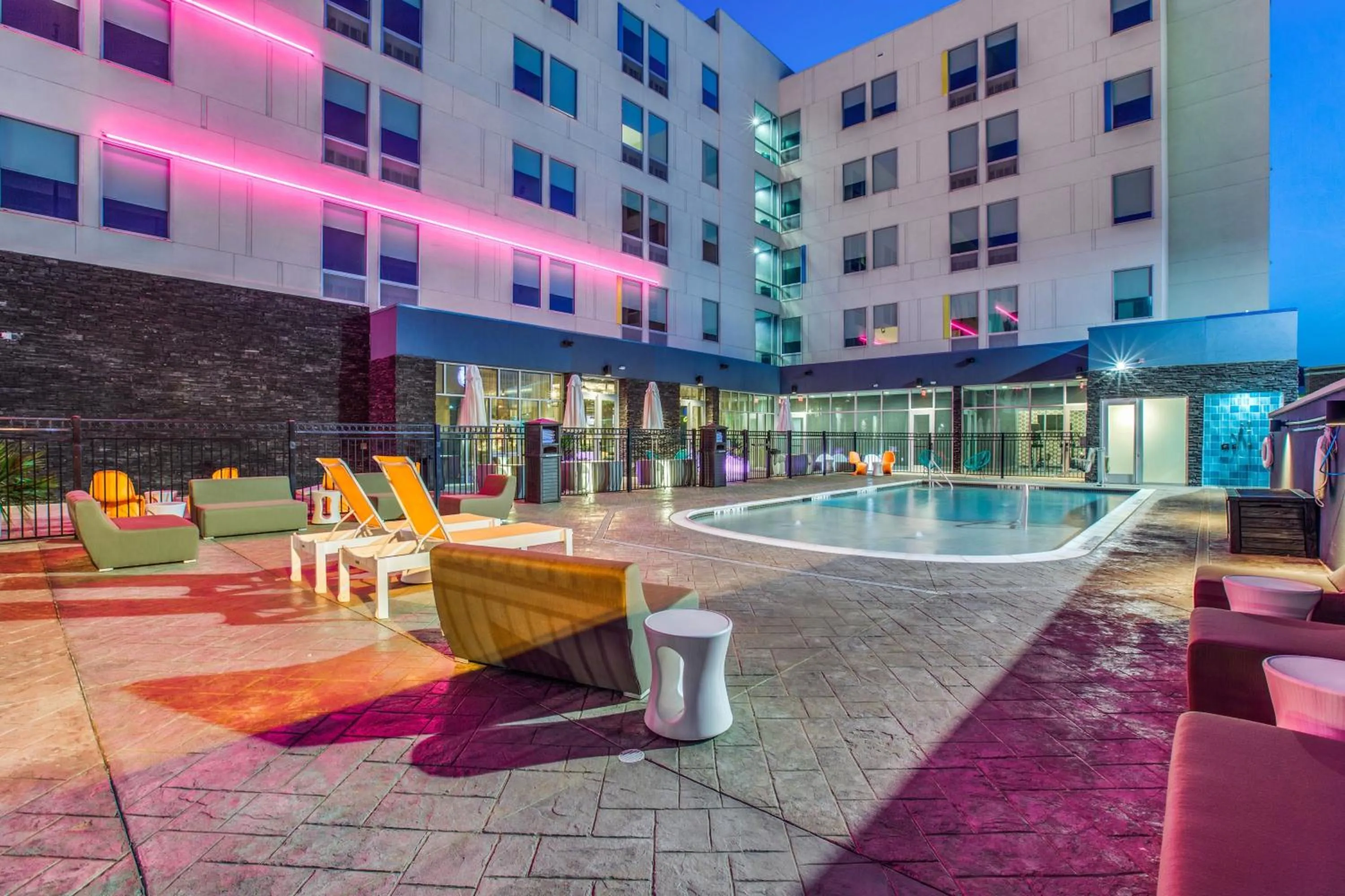 Swimming pool in Aloft Dallas Arlington Entertainment District