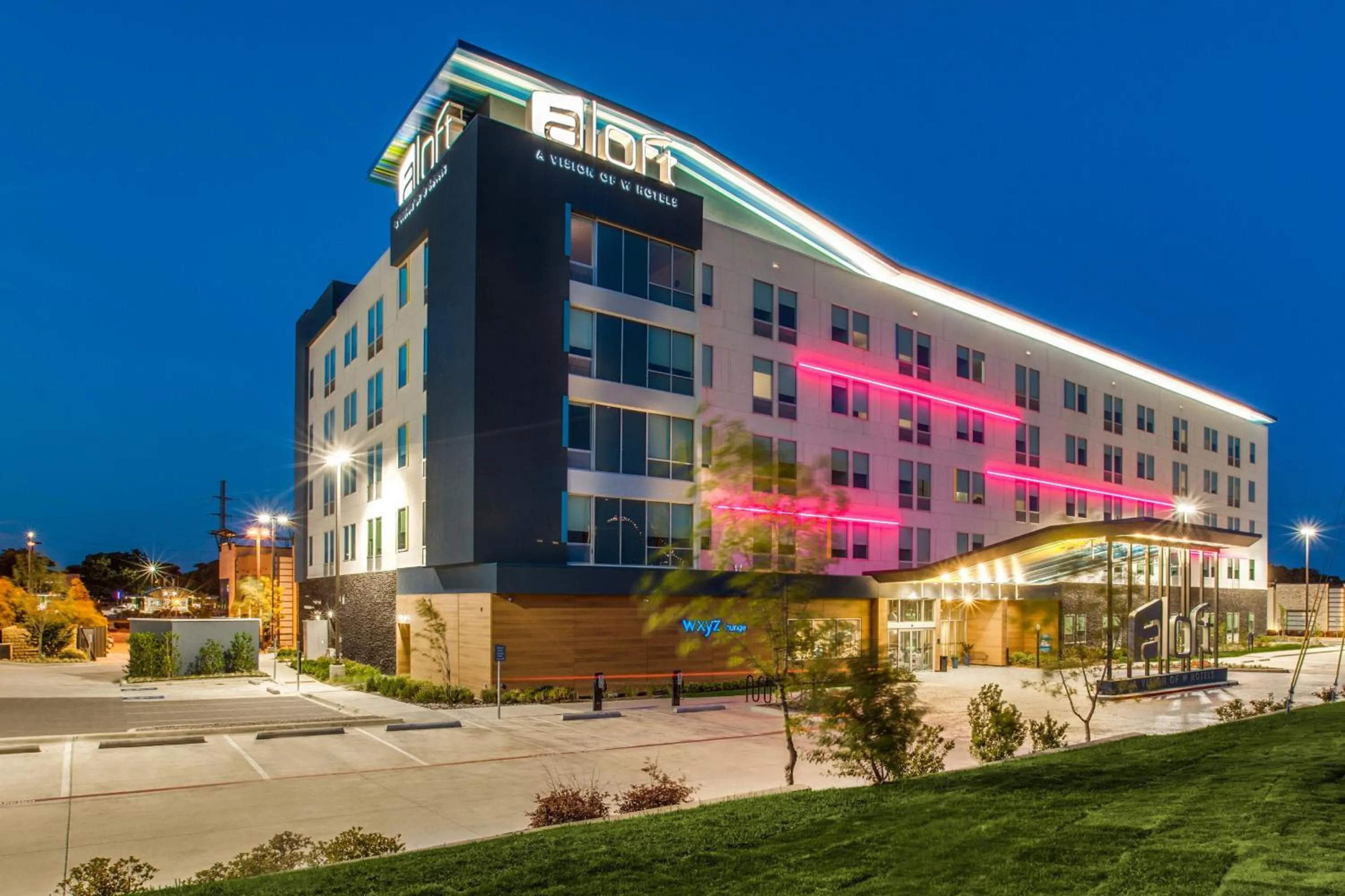 Property building in Aloft Dallas Arlington Entertainment District