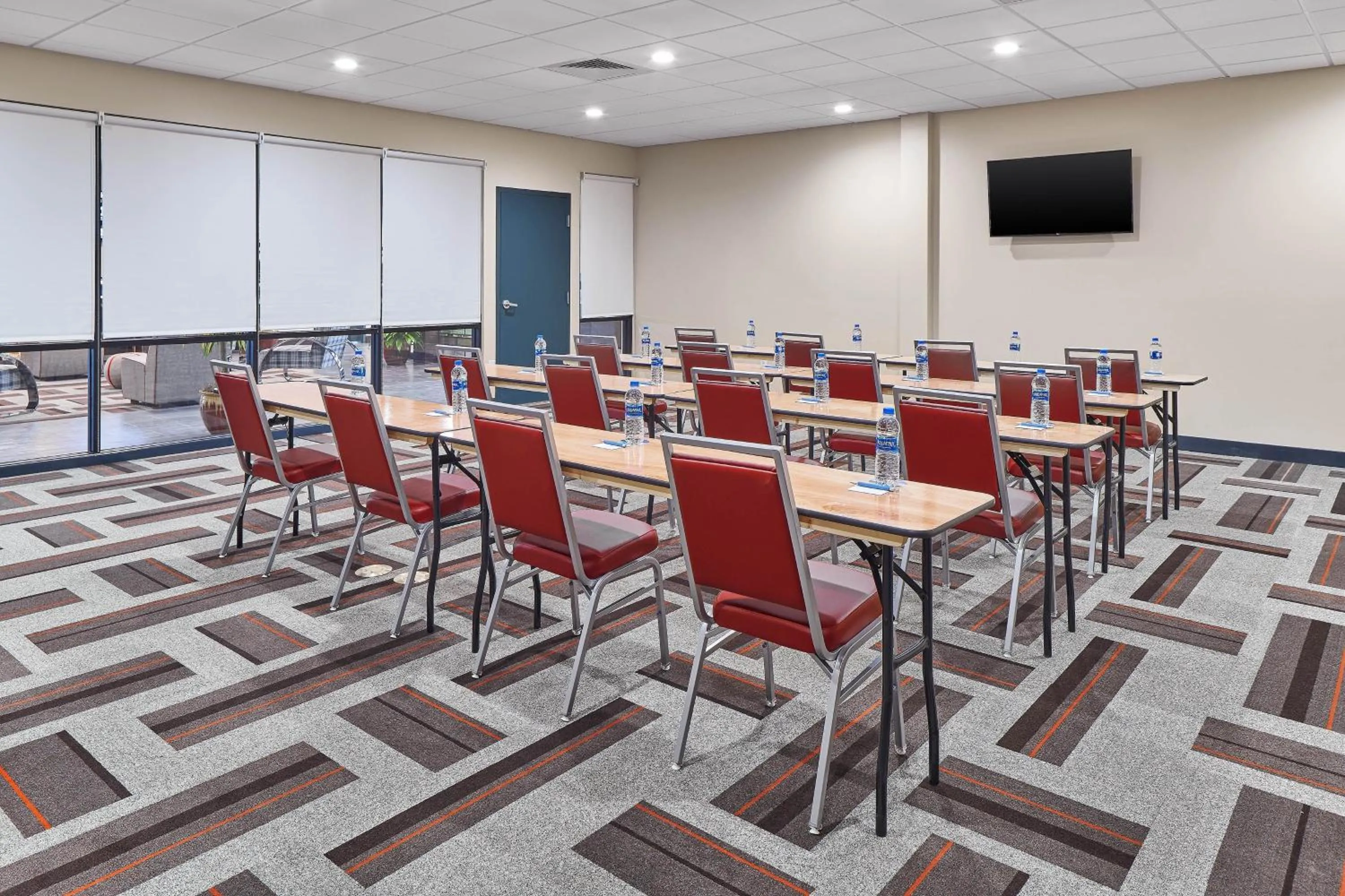 Meeting/conference room in Four Points by Sheraton Oklahoma City Airport