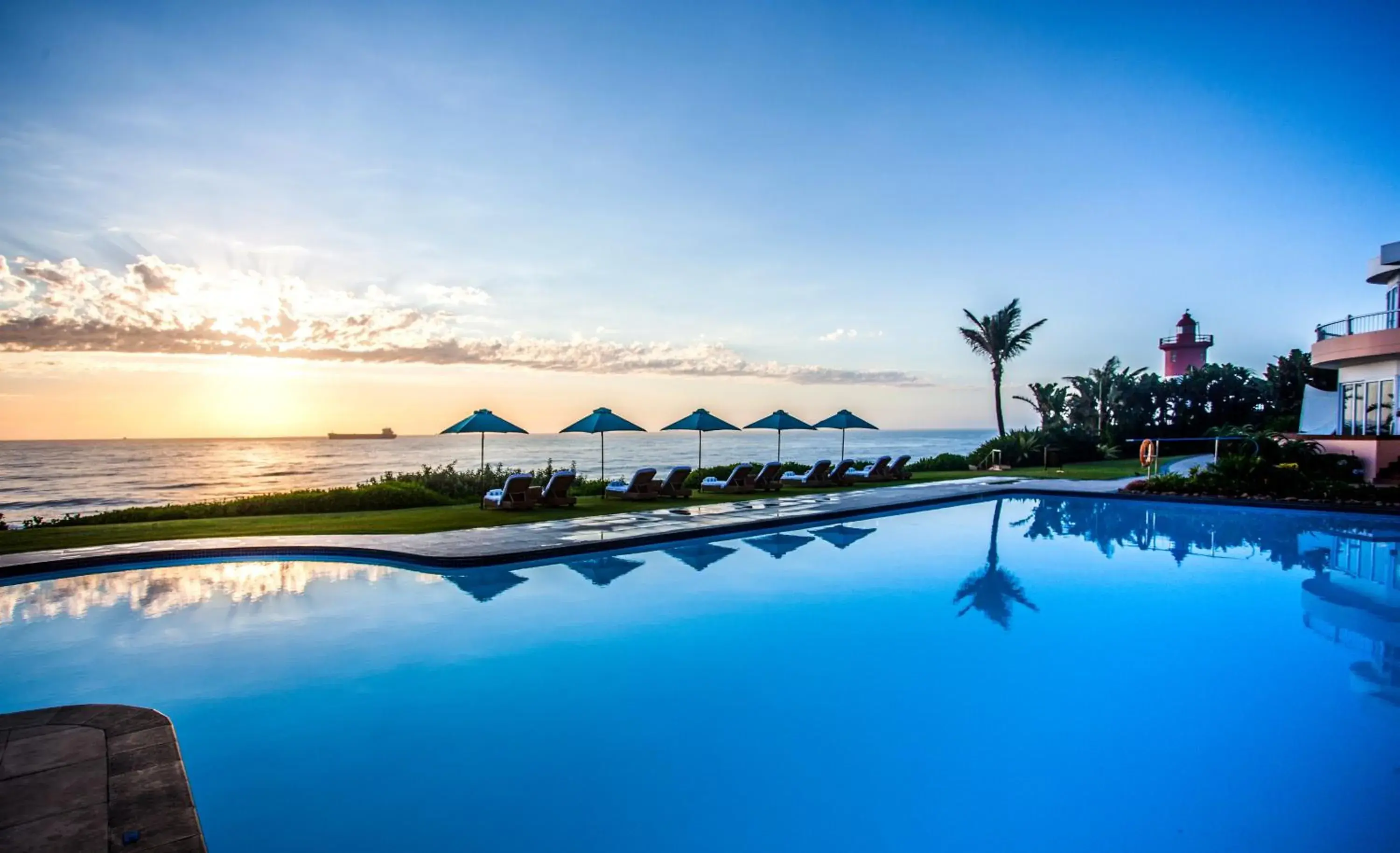 Pool view in Beverly Hills Pool view in Beverly Hills