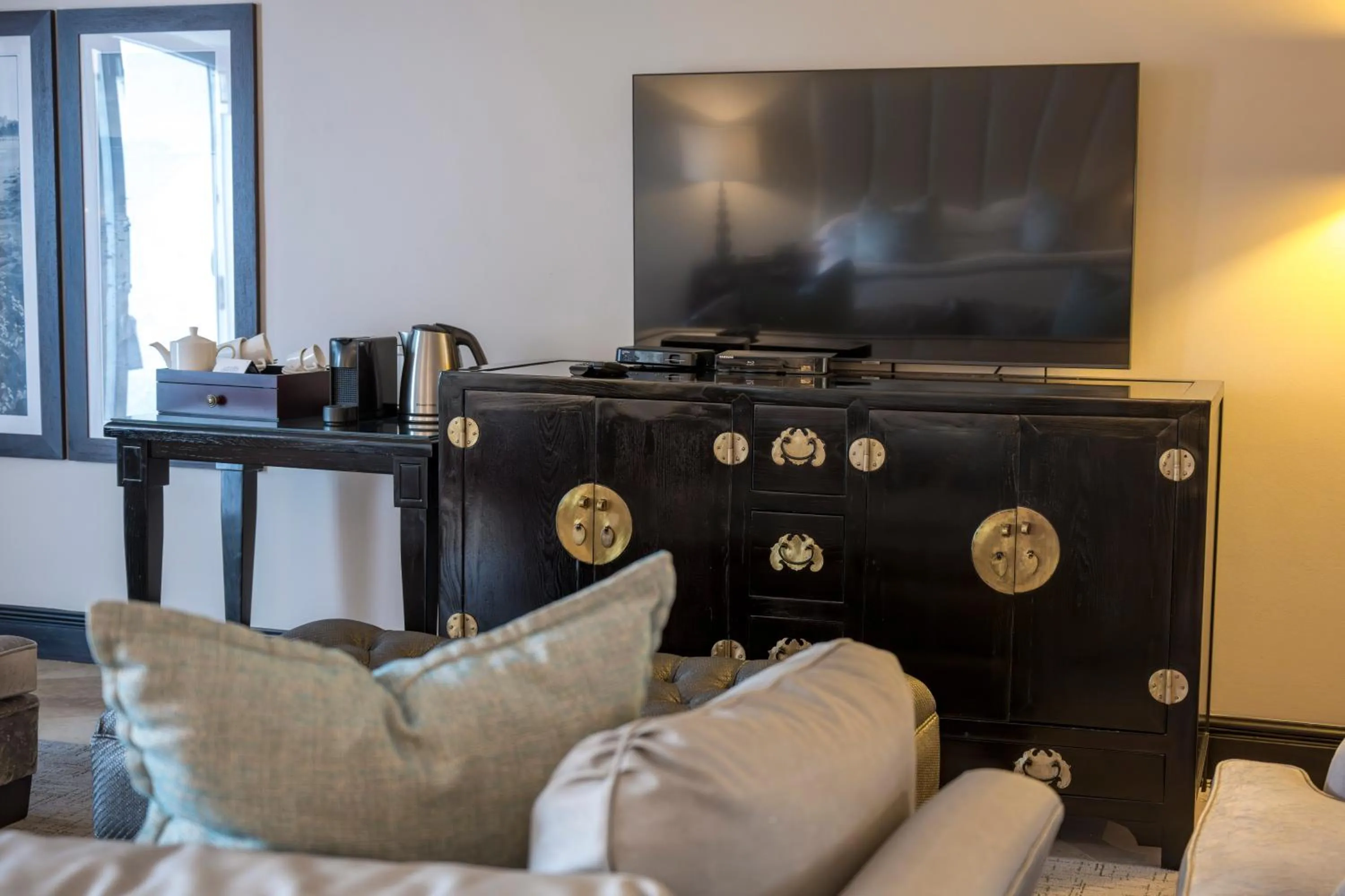 TV and multimedia in Beverly Hills