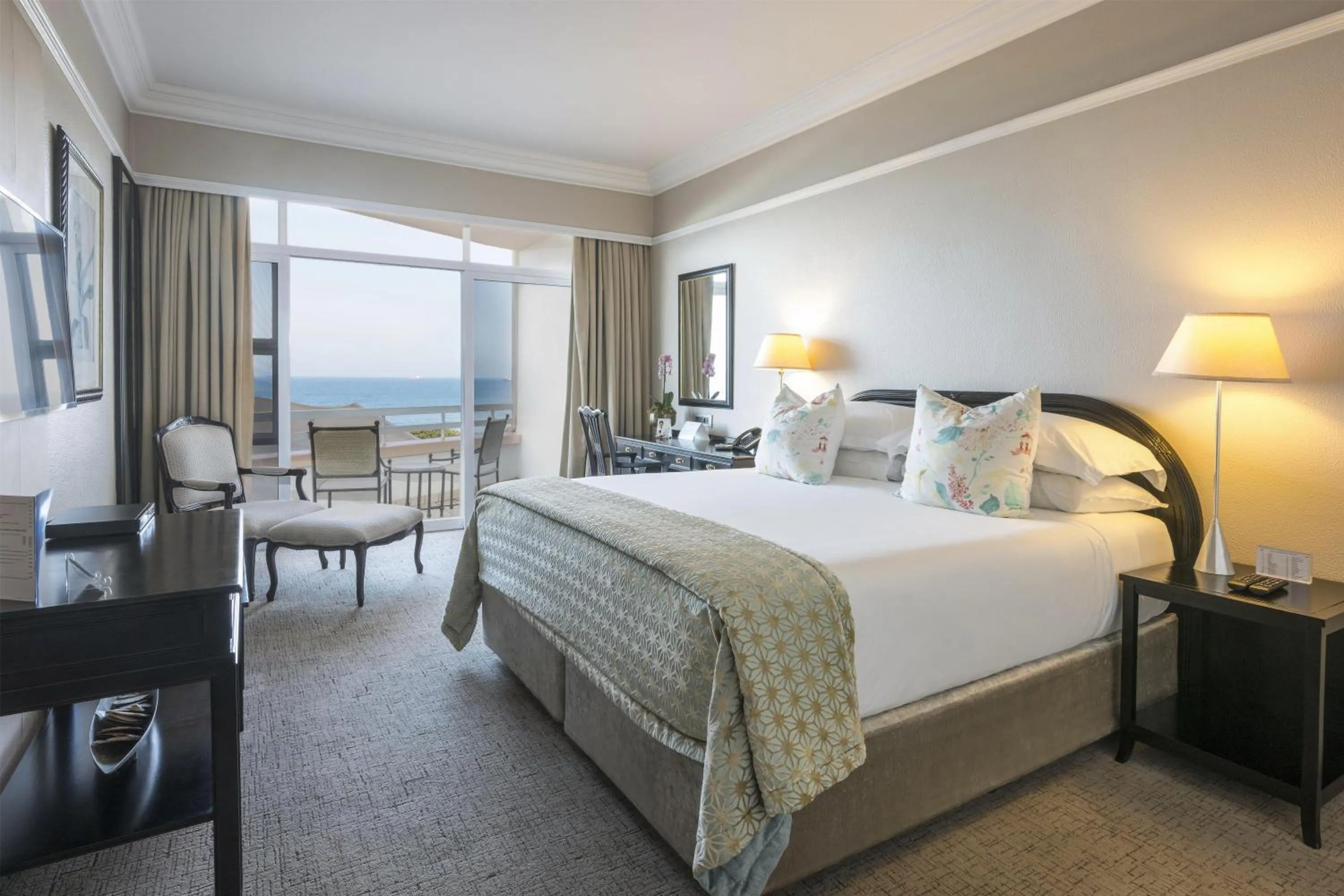 Bedroom, Bed in Beverly Hills