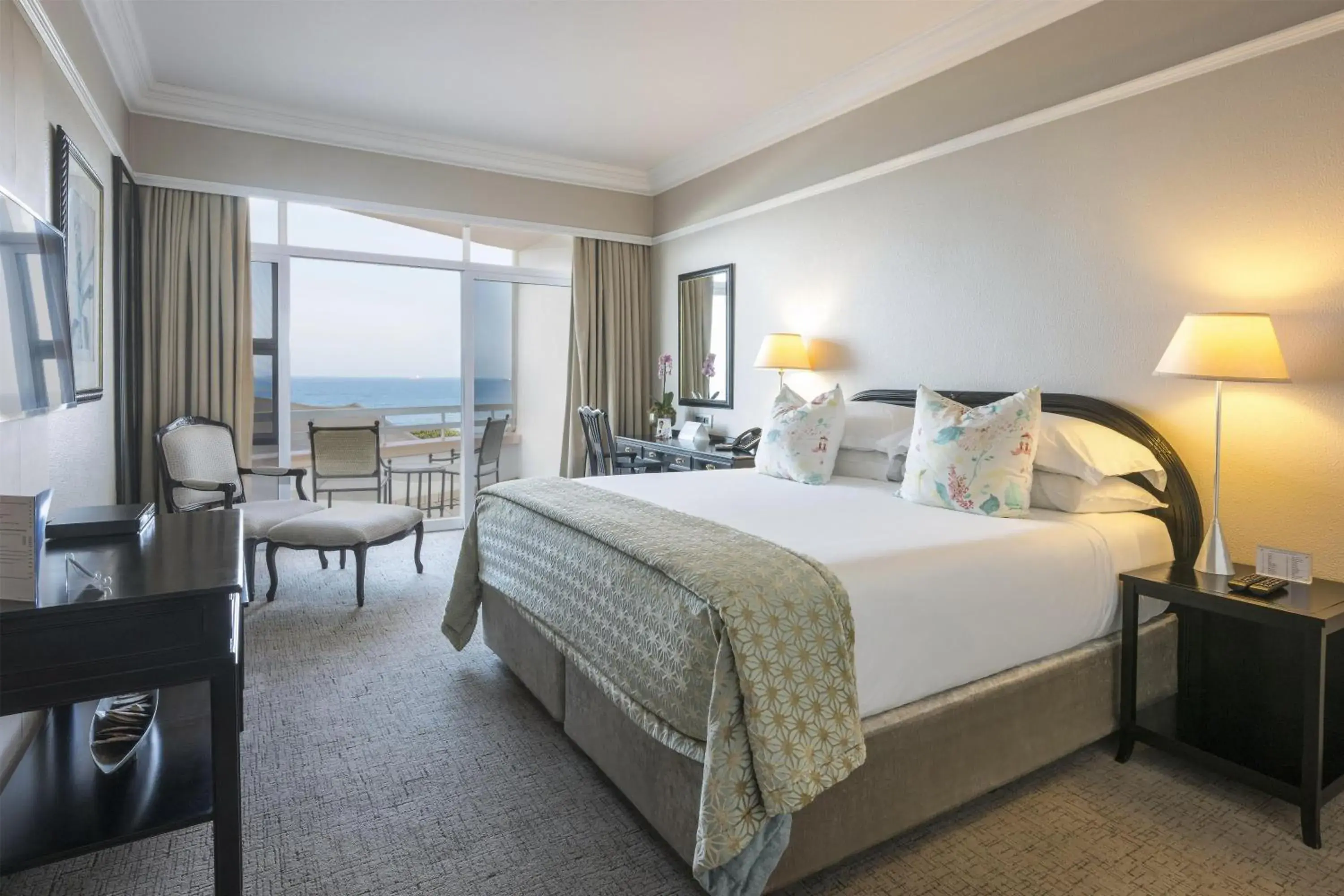 Bedroom, Bed in Beverly Hills Bedroom, Bed in Beverly Hills