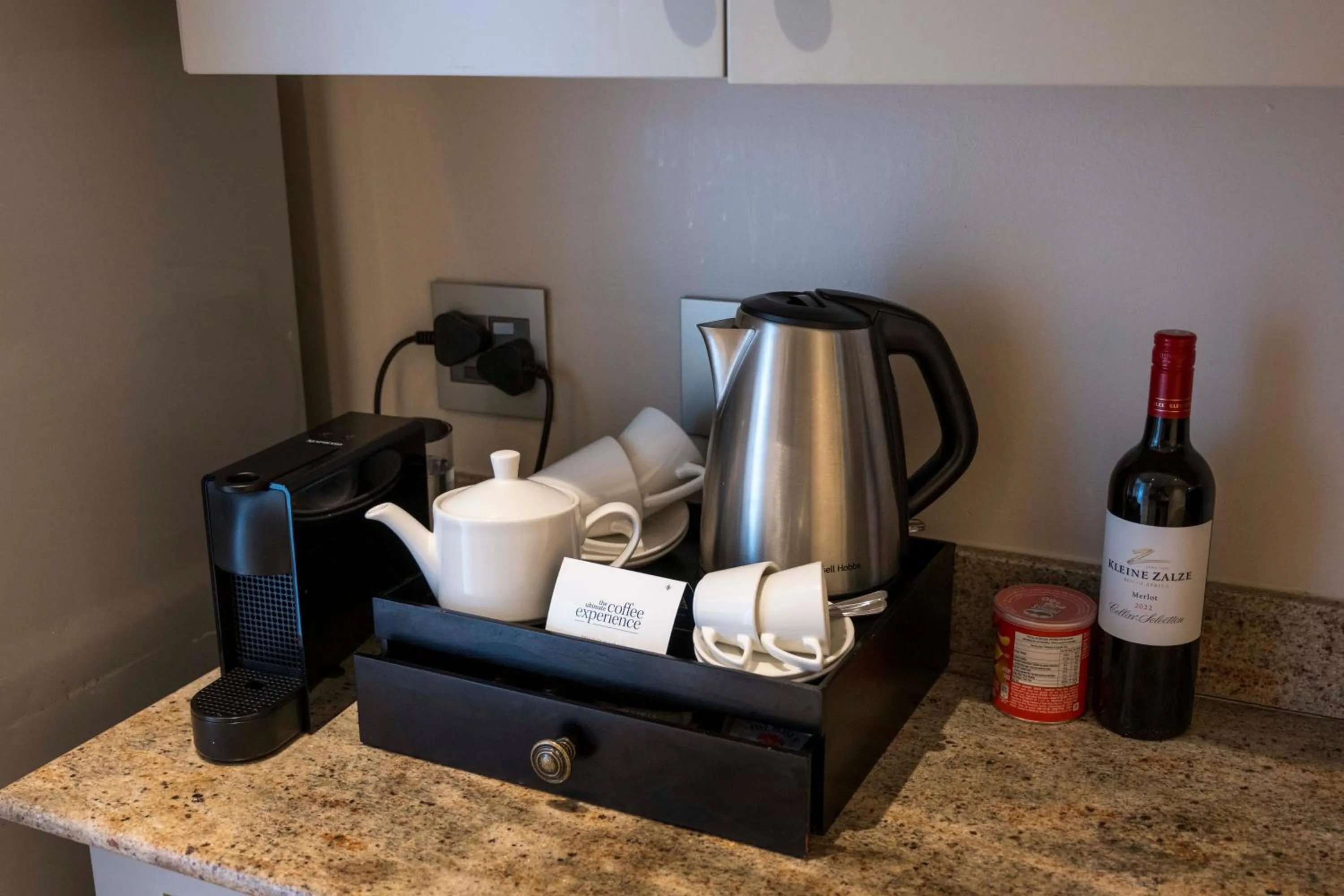 Coffee/tea facilities in Beverly Hills