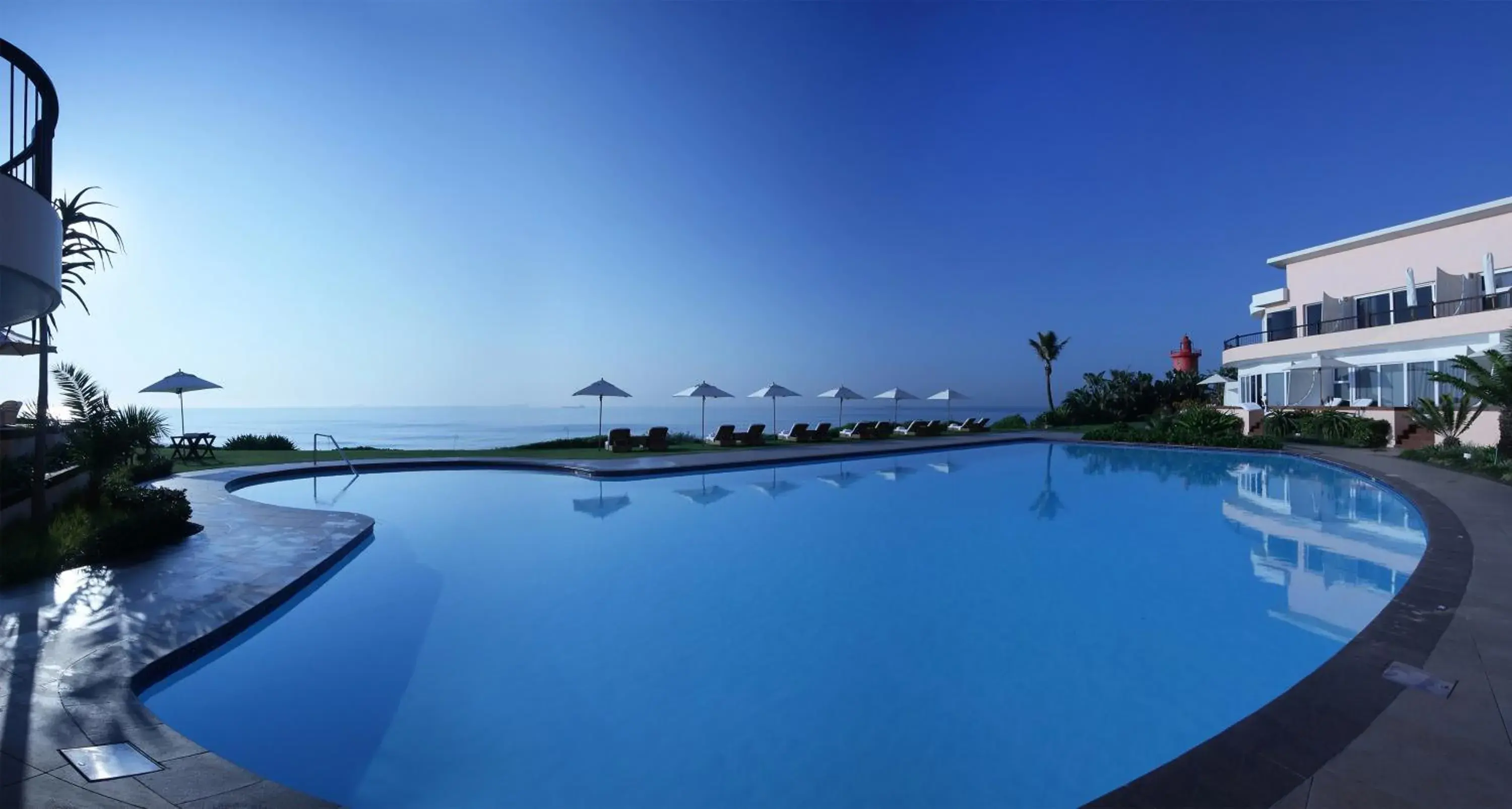 Swimming pool in Beverly Hills Swimming pool in Beverly Hills