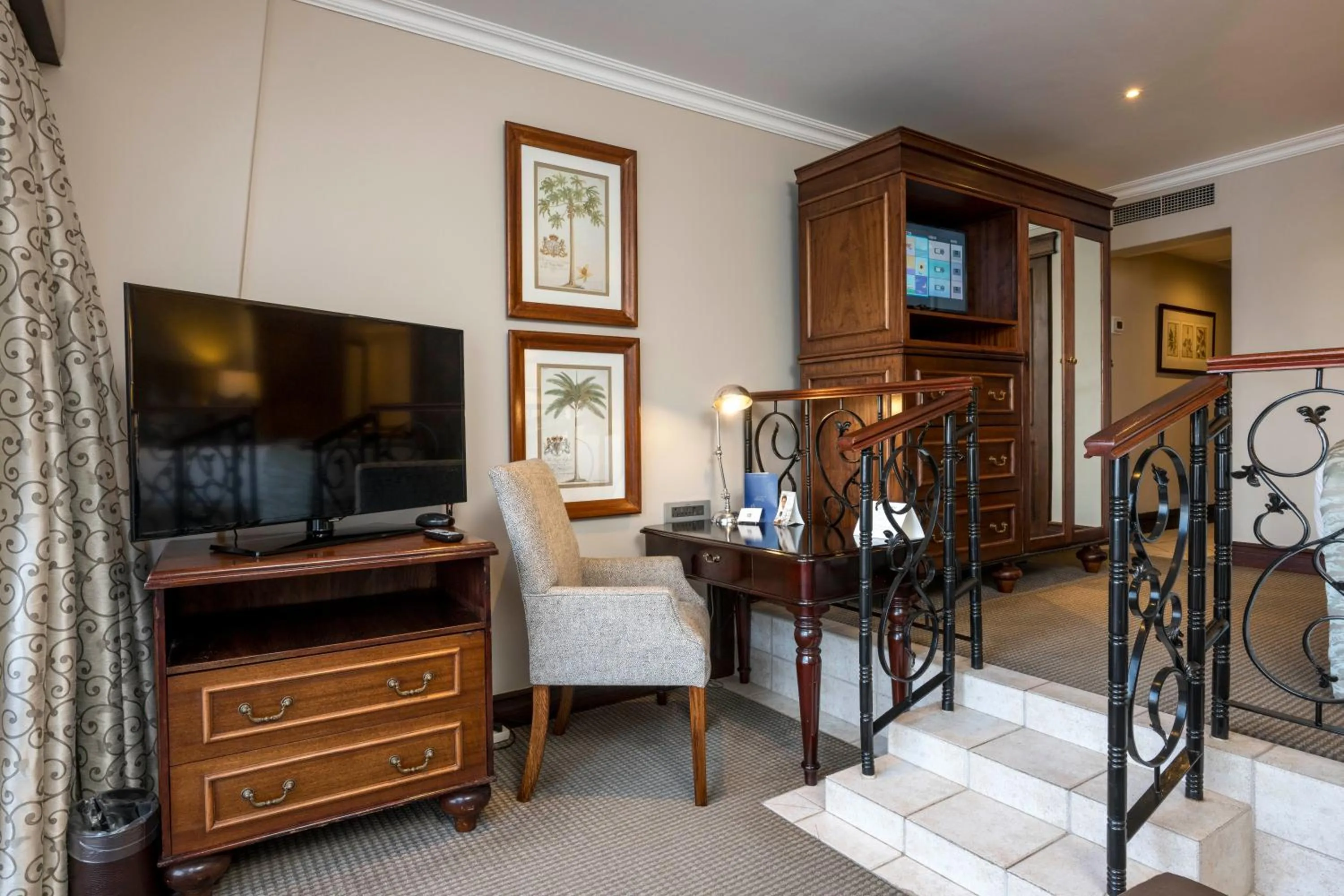 TV and multimedia in Beverly Hills