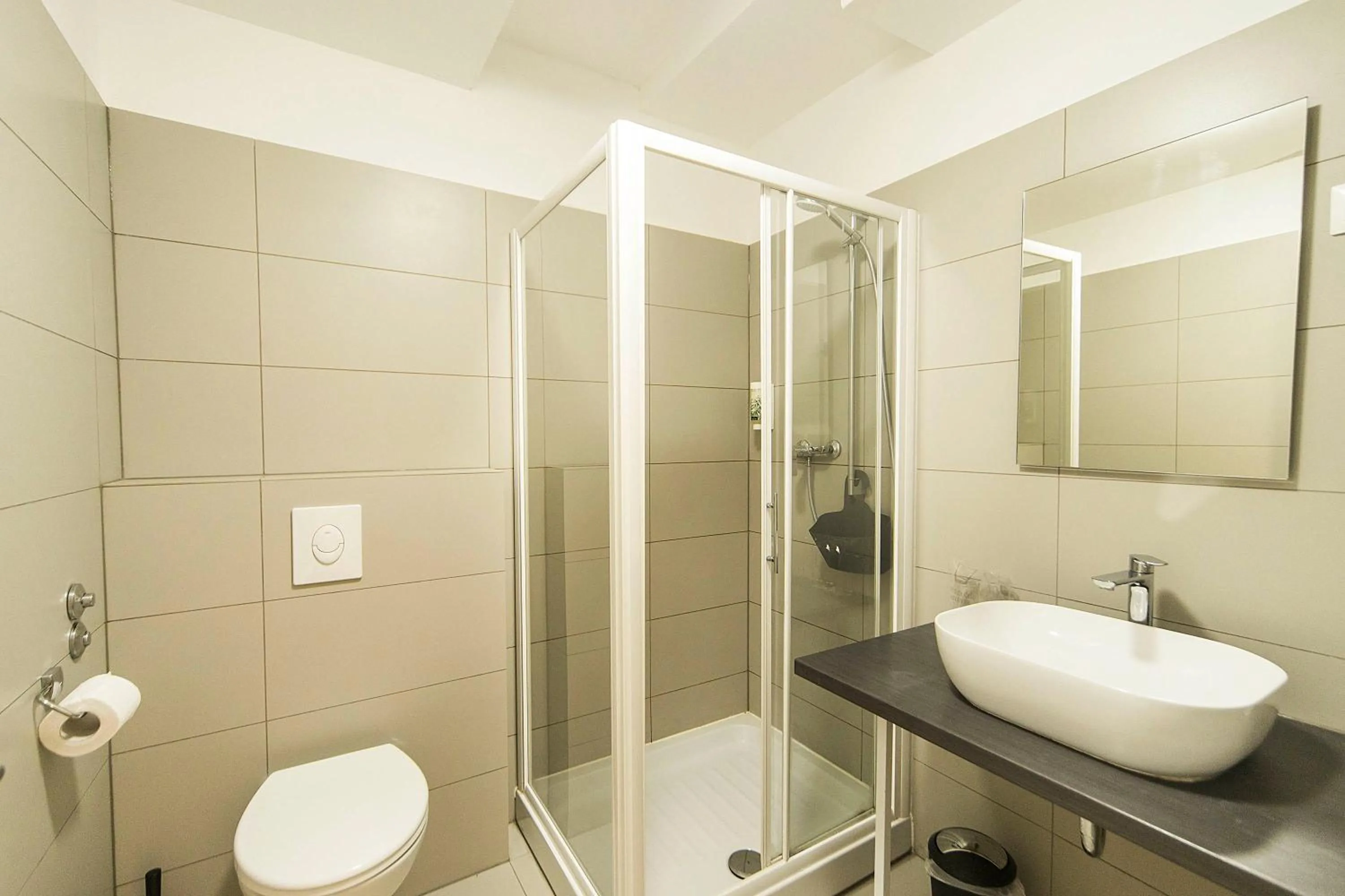 Shower in Hotel Plaza