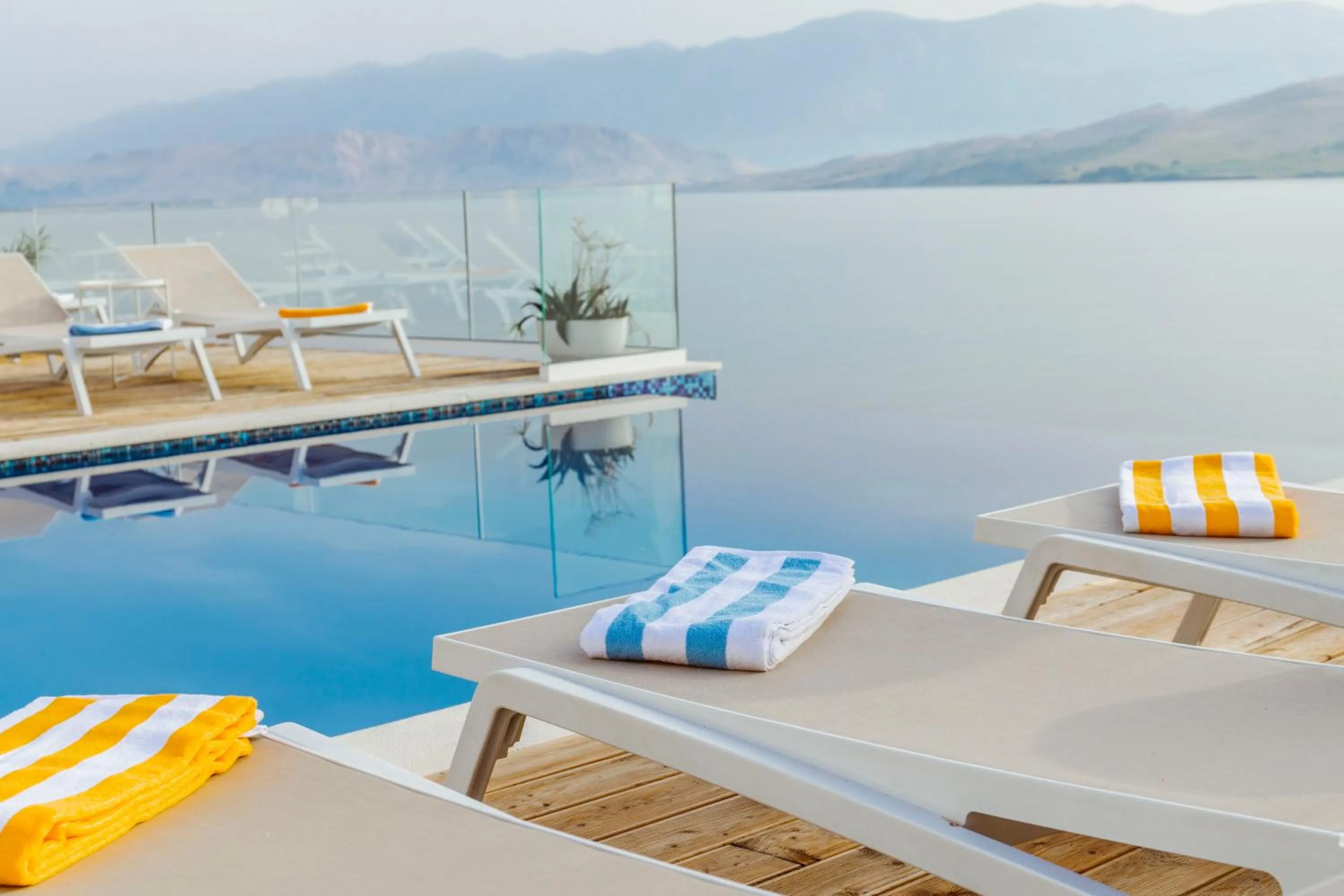 Pool view in Hotel Plaza