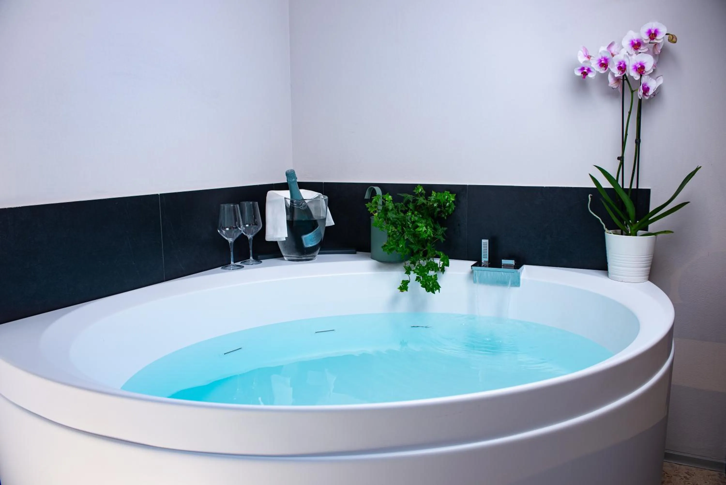 Hot Tub in Hotel La Palomba