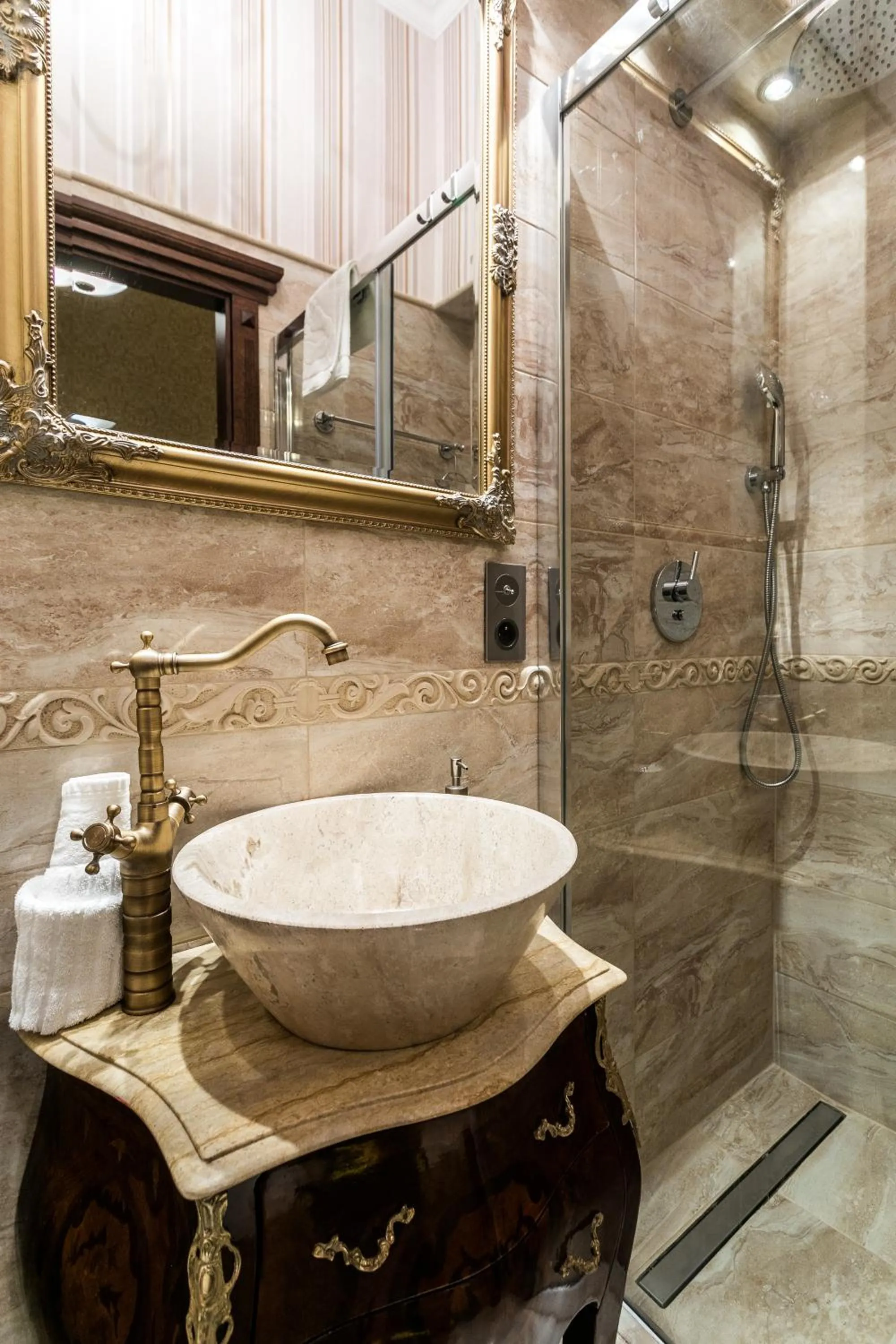 Shower in Exclusive Royal Apartments