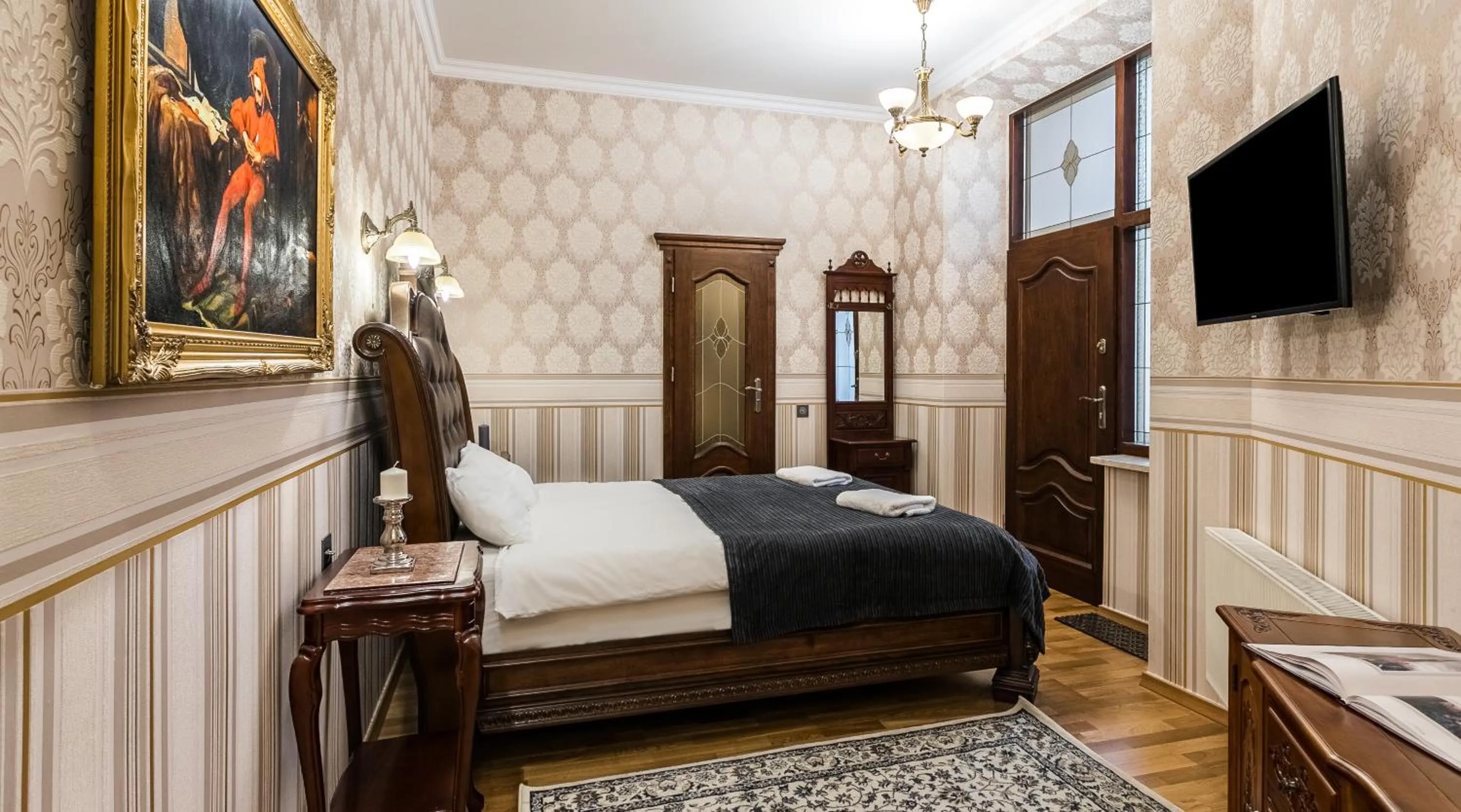 Photo of the whole room, Bed in Exclusive Royal Apartments
