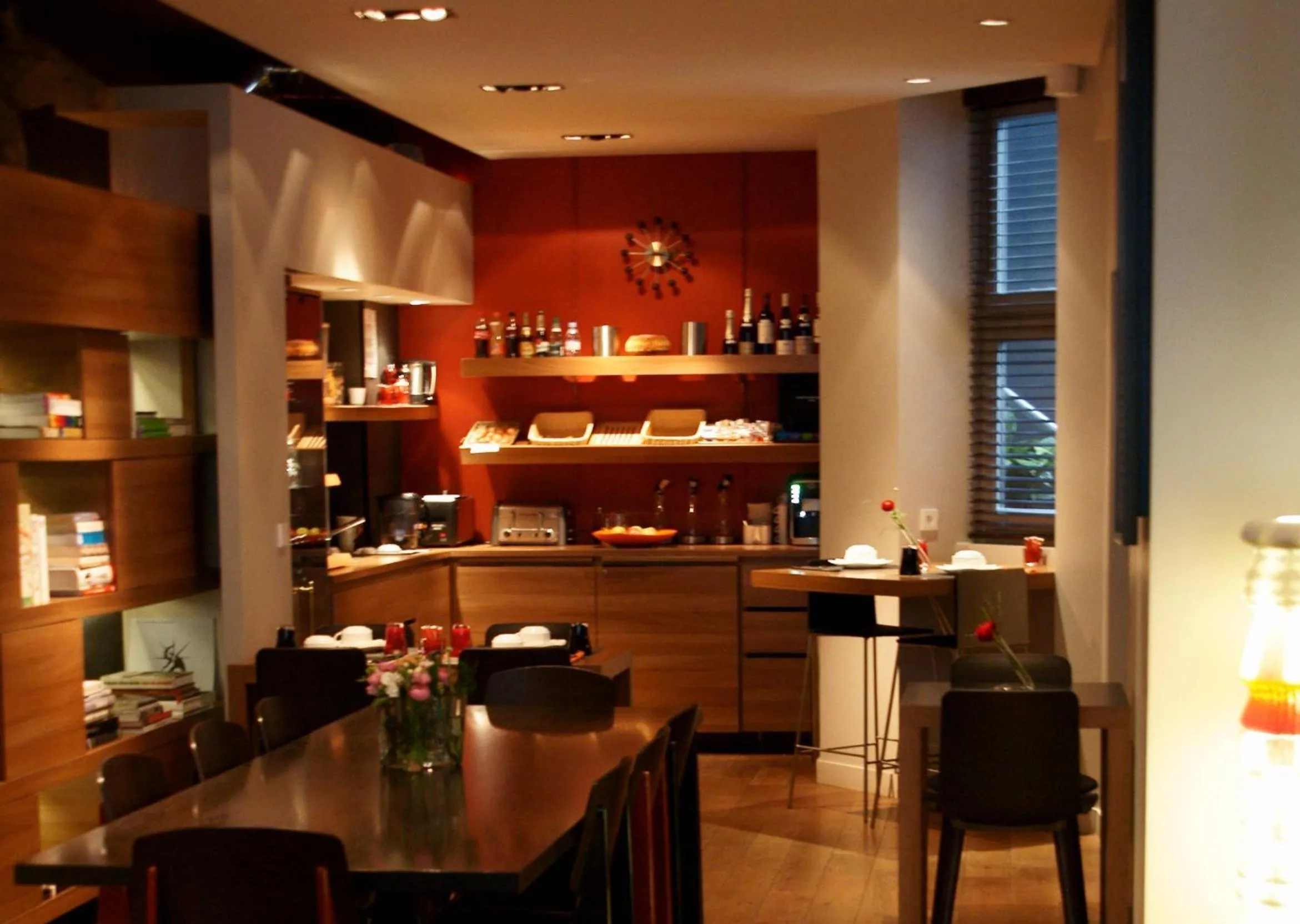 Restaurant/places to eat in Fred'Hotel