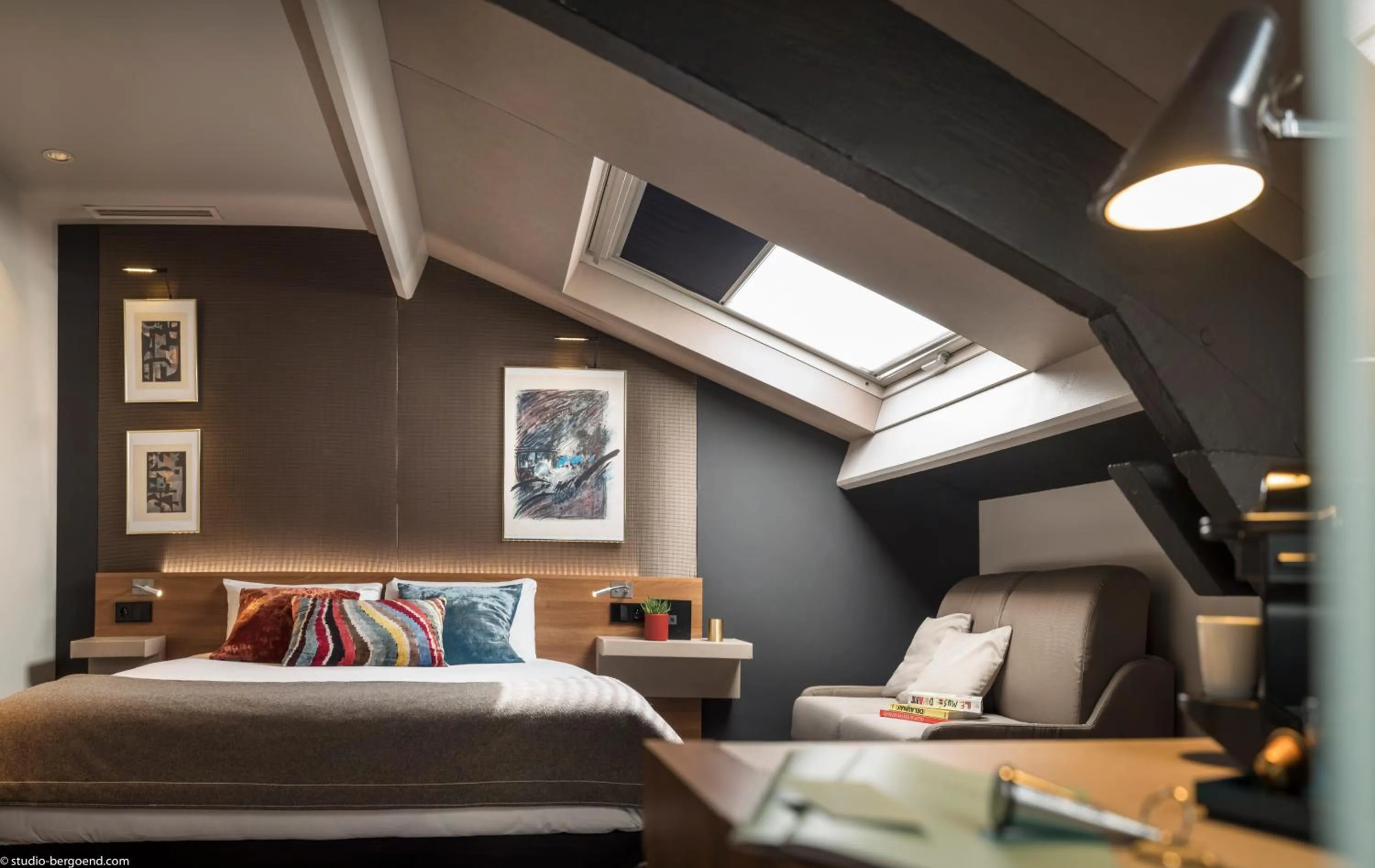 Shower, Bed in Fred'Hotel