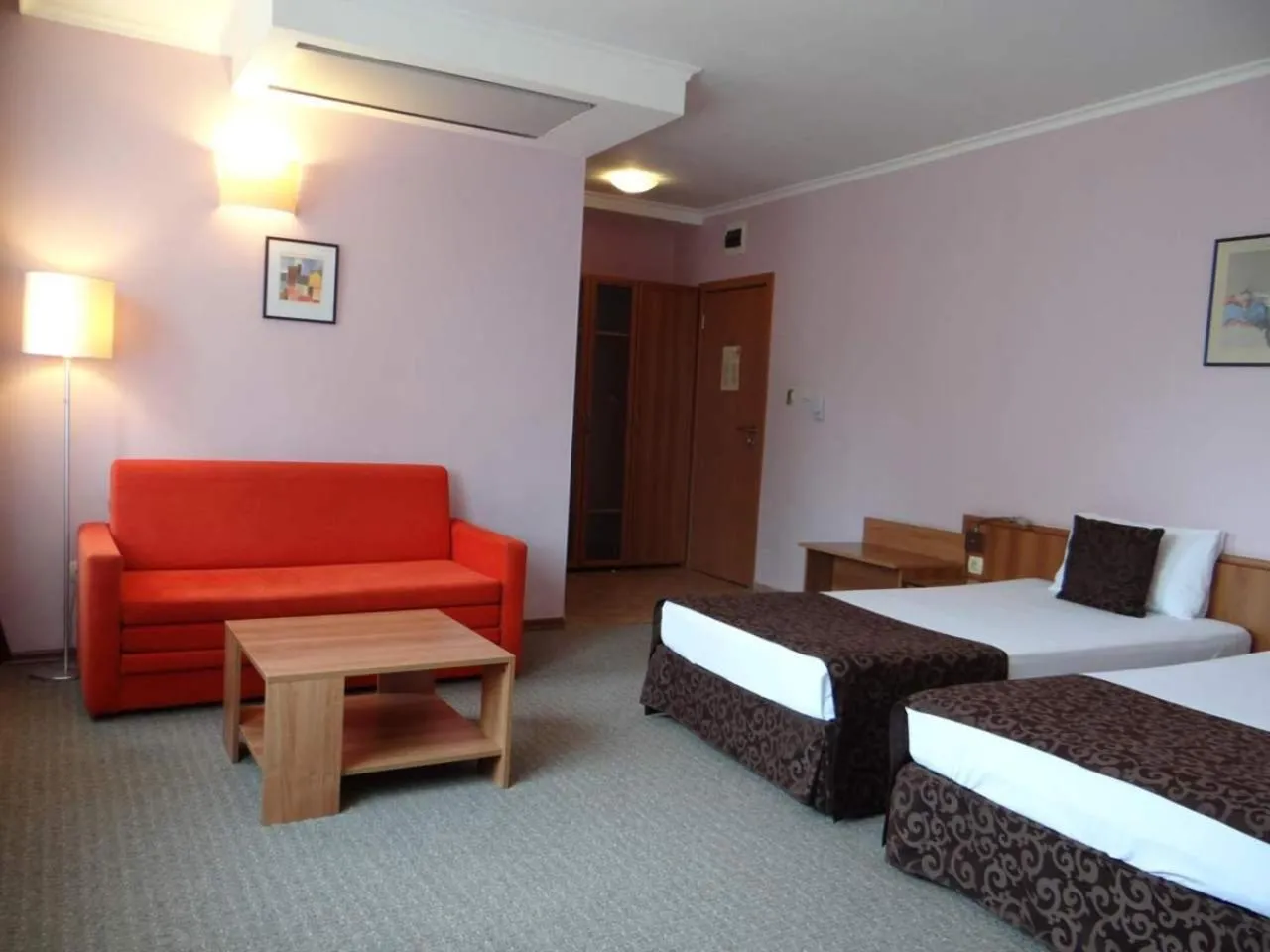 Photo of the whole room, Bed in Hotel Real