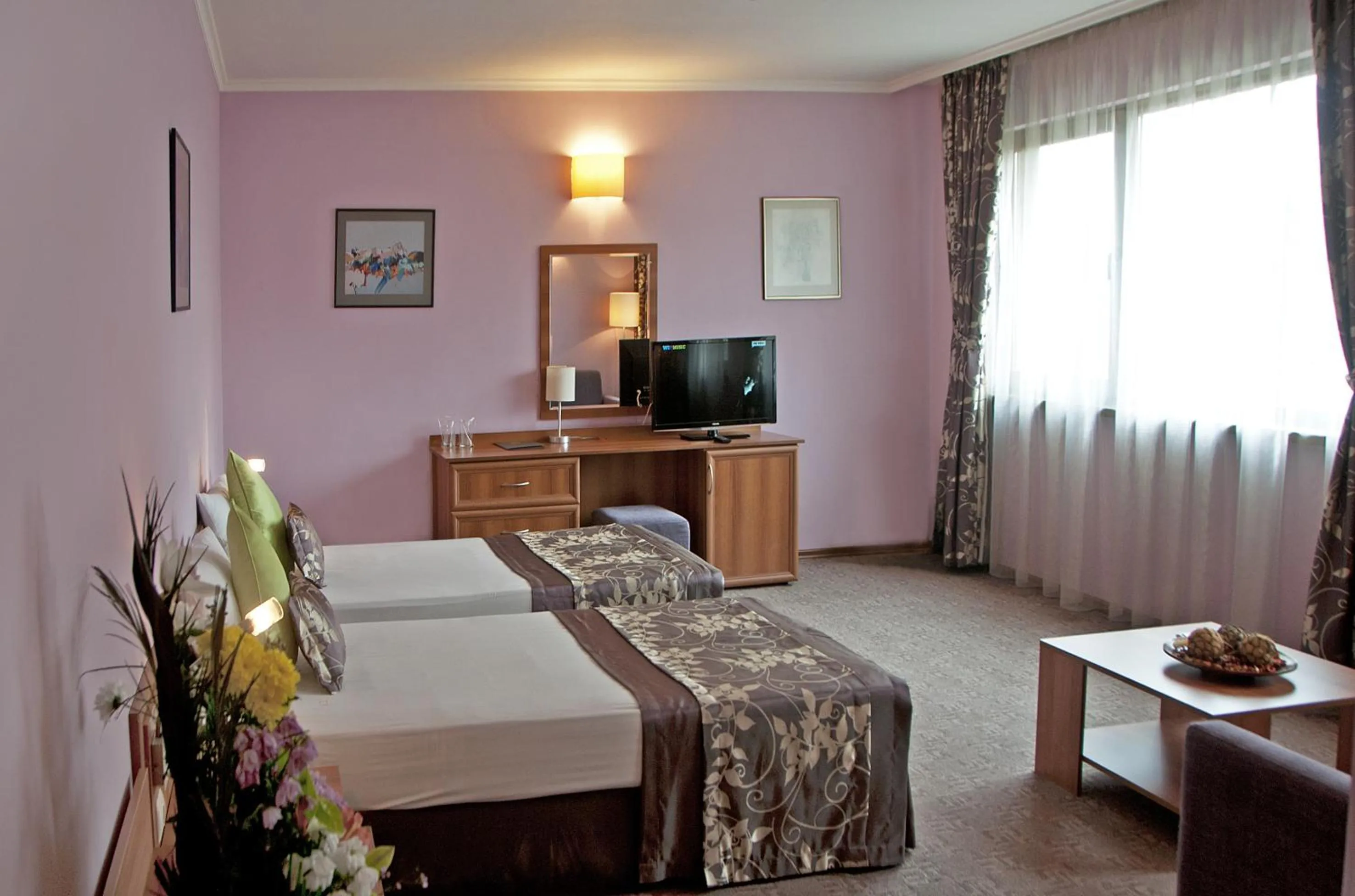 Photo of the whole room, Bed in Hotel Real