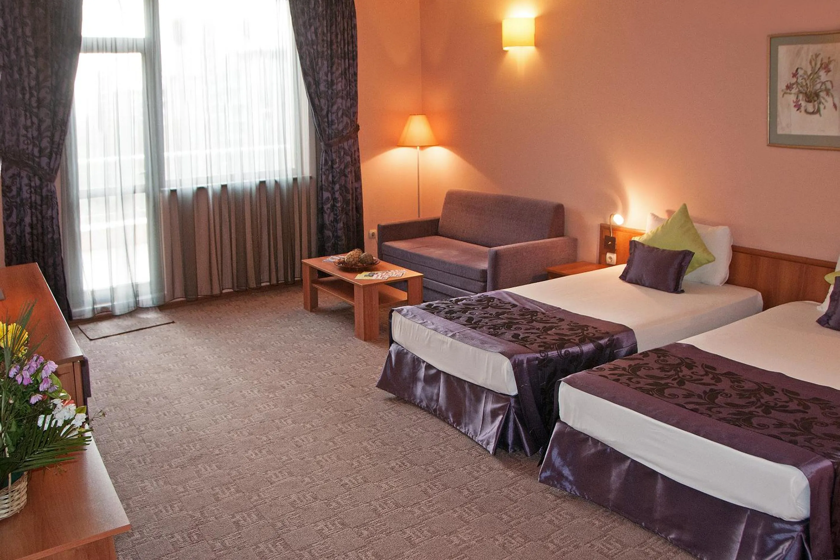 Photo of the whole room, Bed in Hotel Real