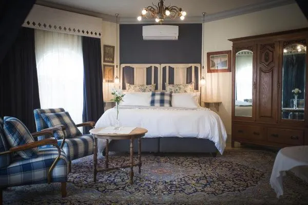 Property building, Bed in Schoon Huis Manor