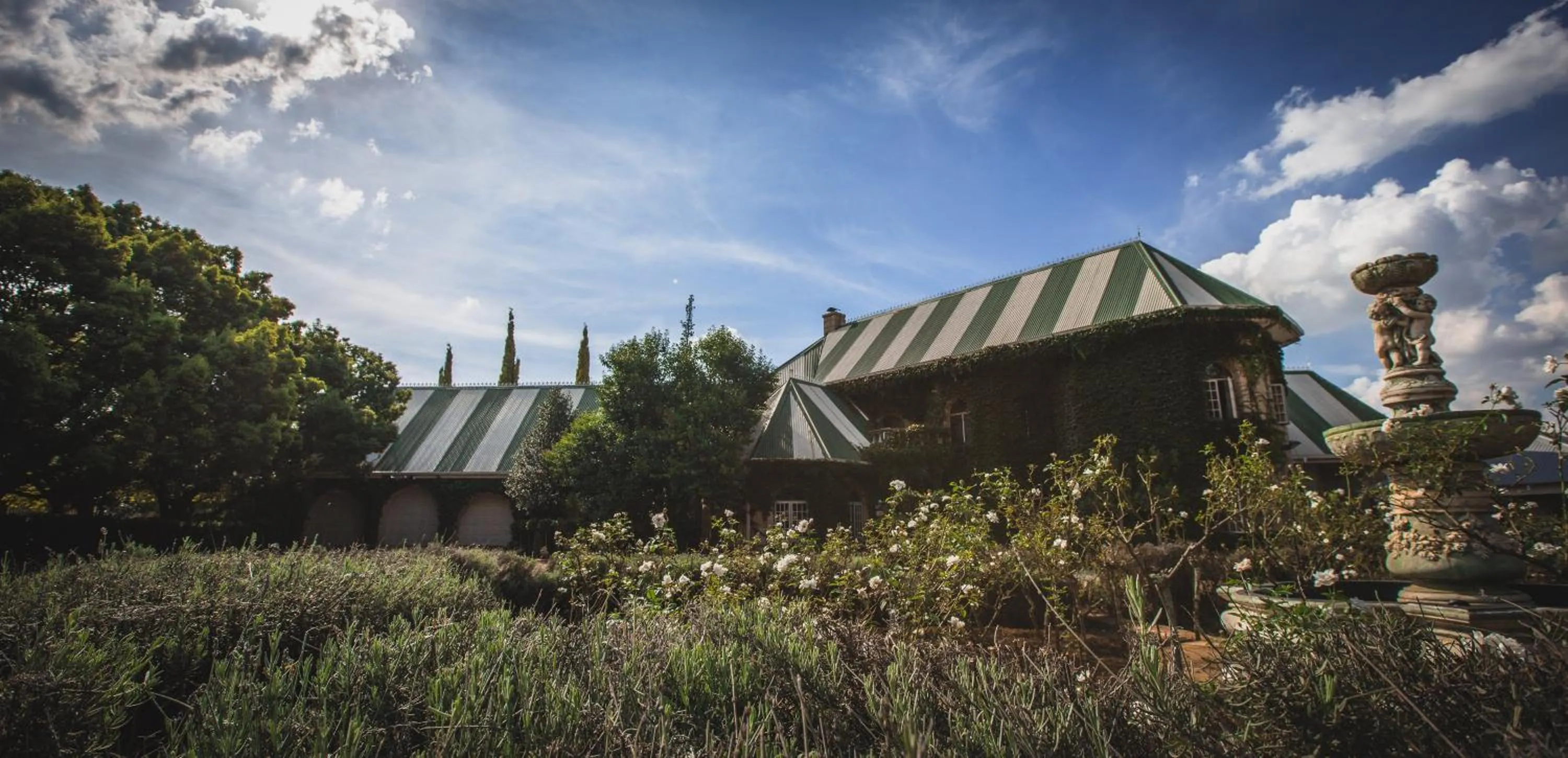 Property building in Schoon Huis Manor