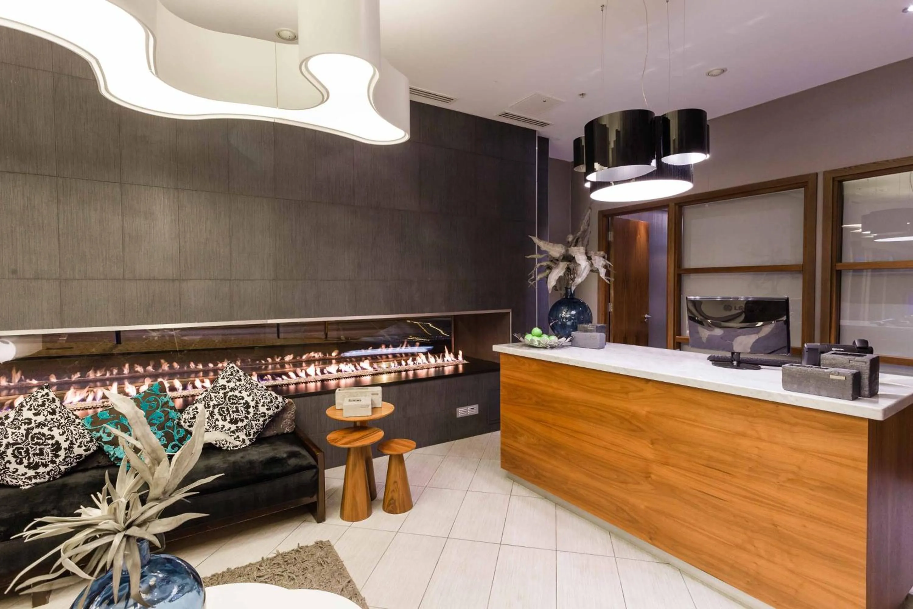 Facade/entrance in Sandman Signature Newcastle Hotel