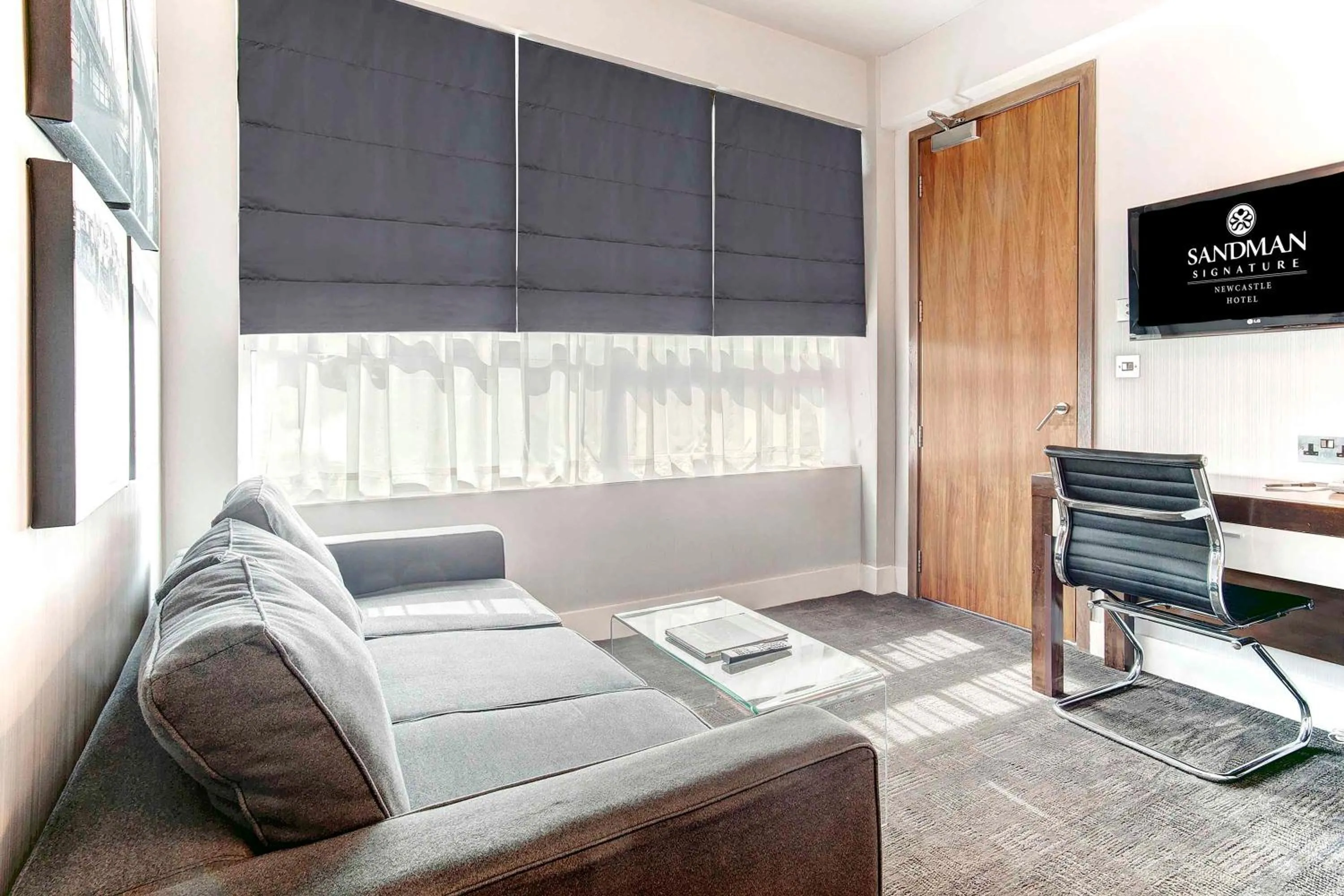 Photo of the whole room in Sandman Signature Newcastle Hotel