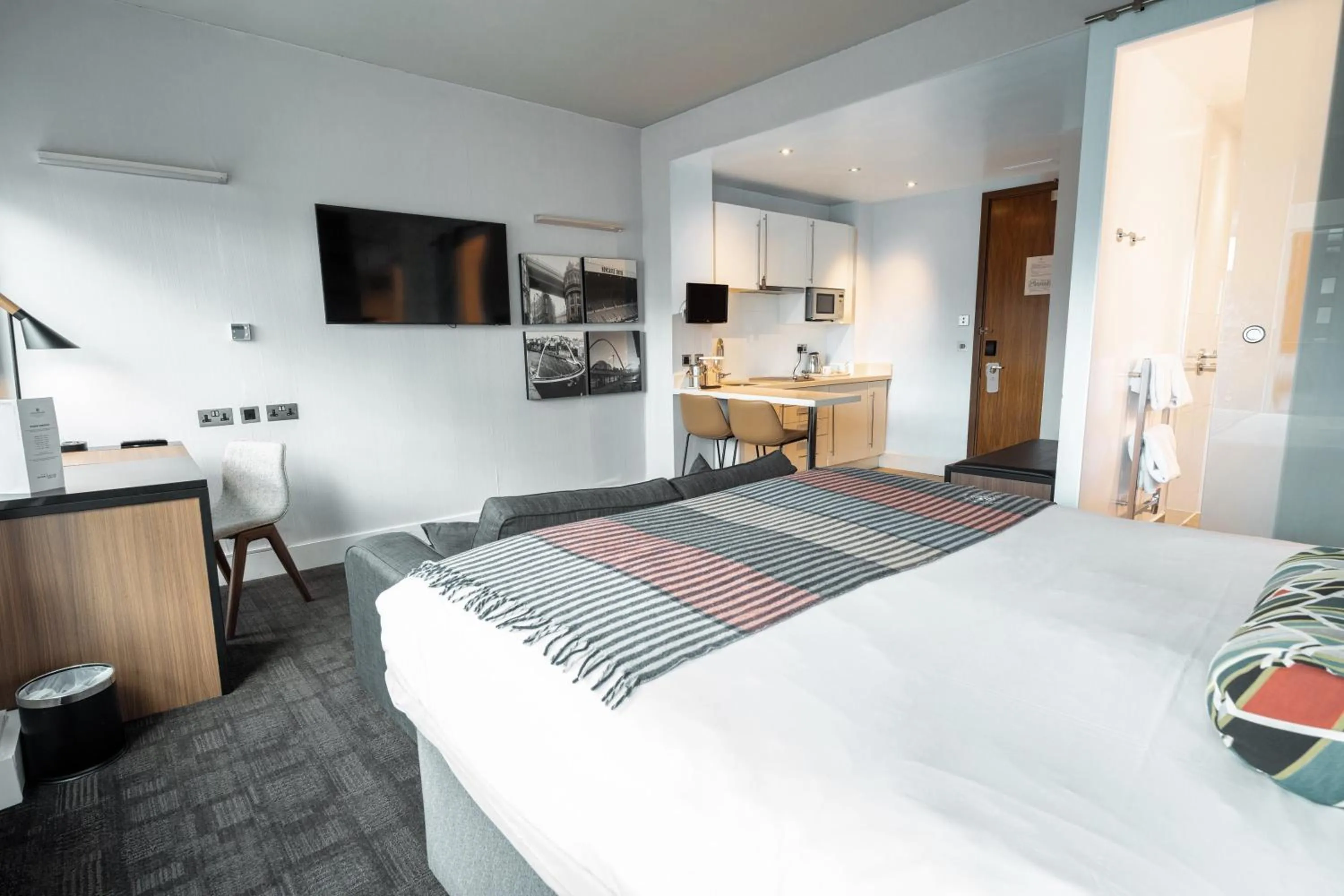 Bedroom, Bed in Sandman Signature Newcastle Hotel