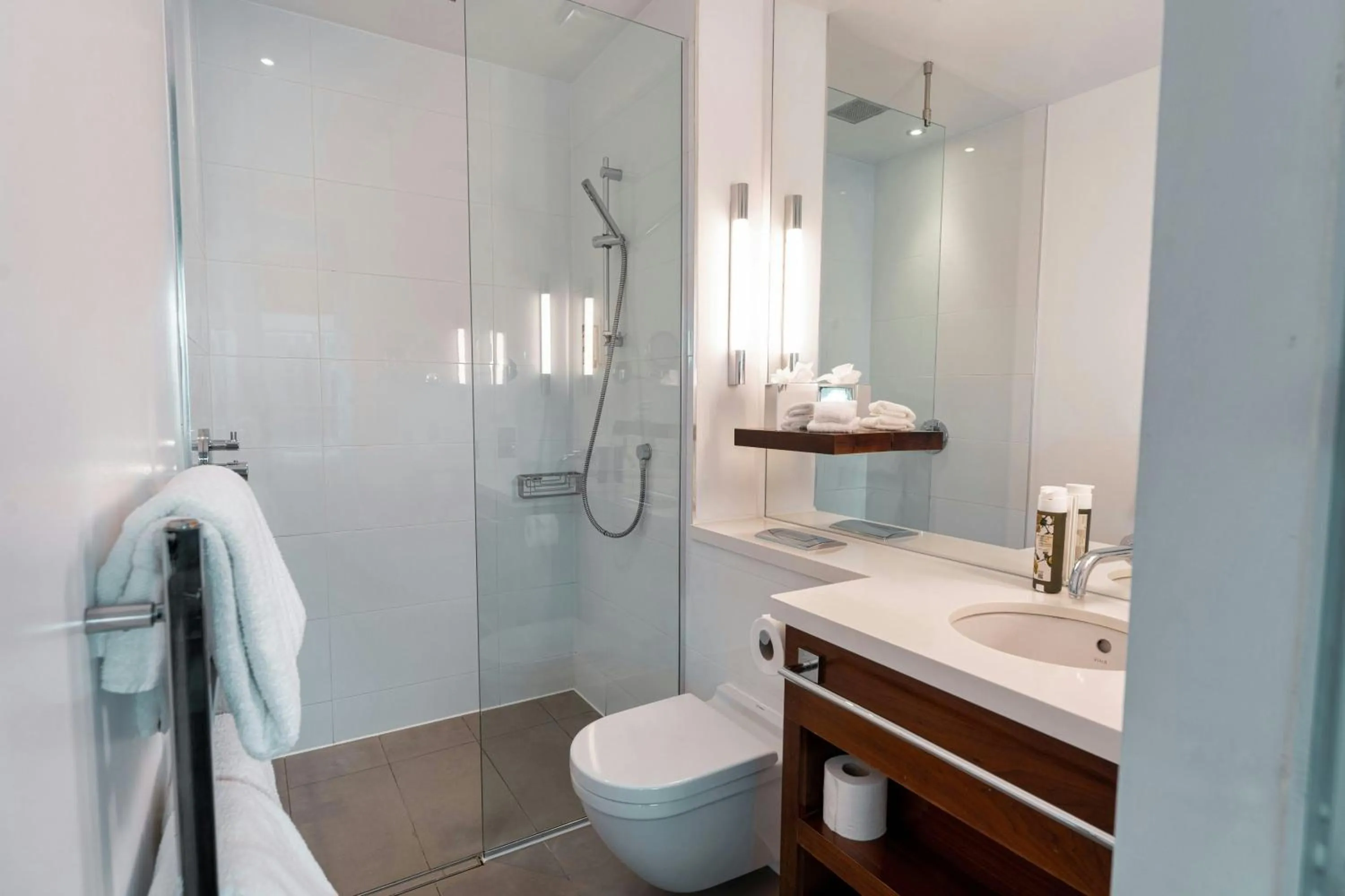 Photo of the whole room in Sandman Signature Newcastle Hotel