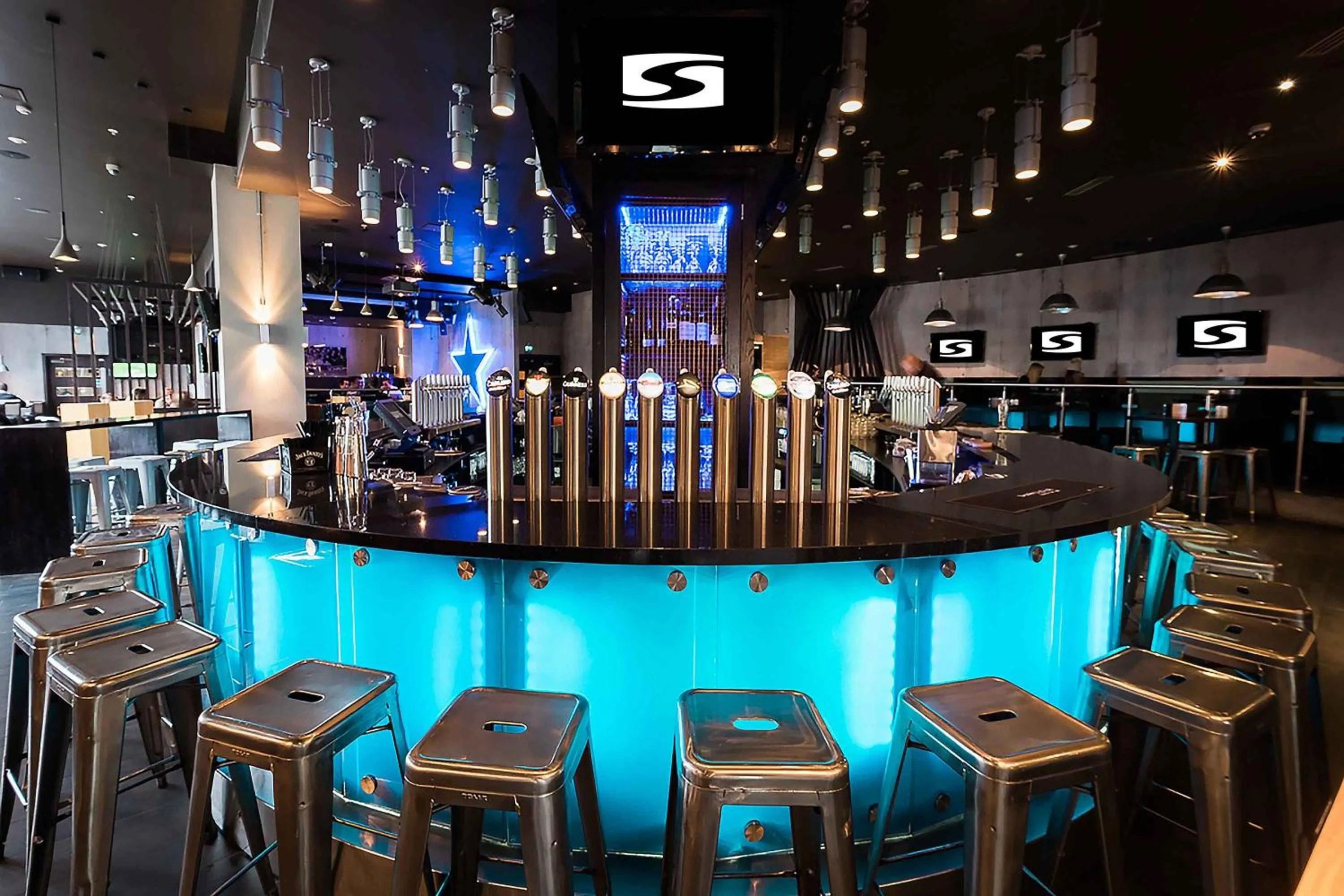 Restaurant/places to eat in Sandman Signature Newcastle Hotel