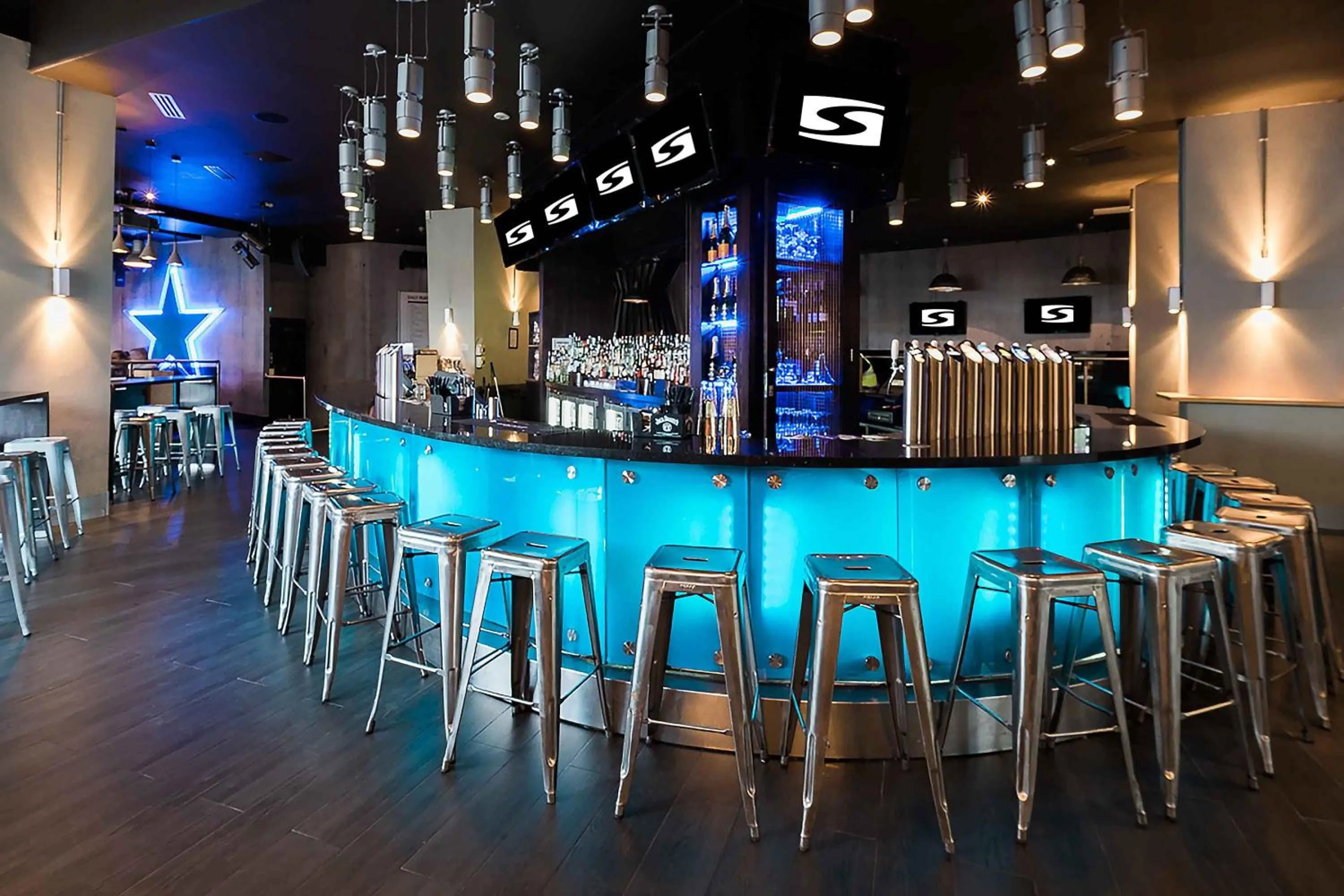 Restaurant/places to eat in Sandman Signature Newcastle Hotel