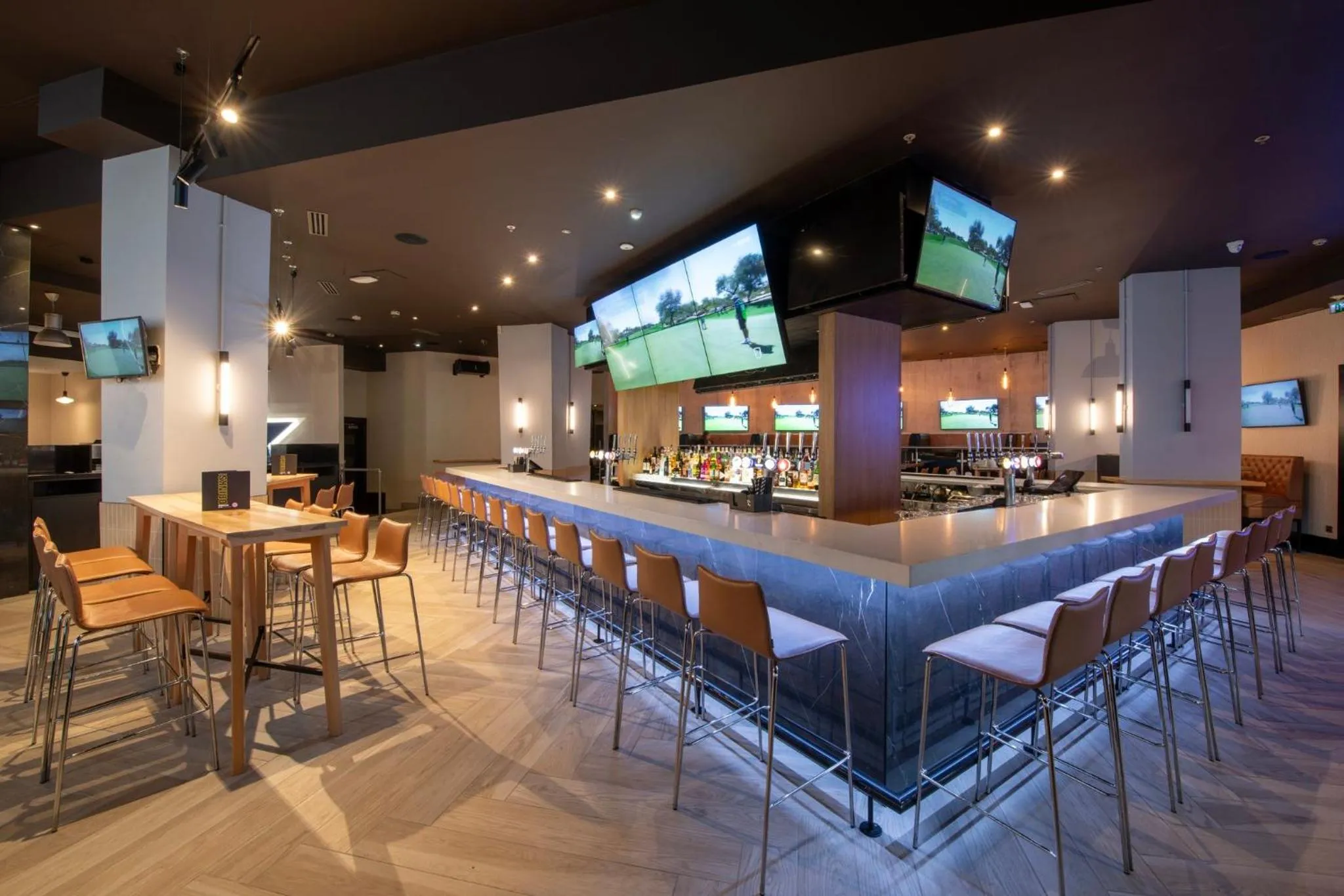 Restaurant/places to eat in Sandman Signature Newcastle Hotel