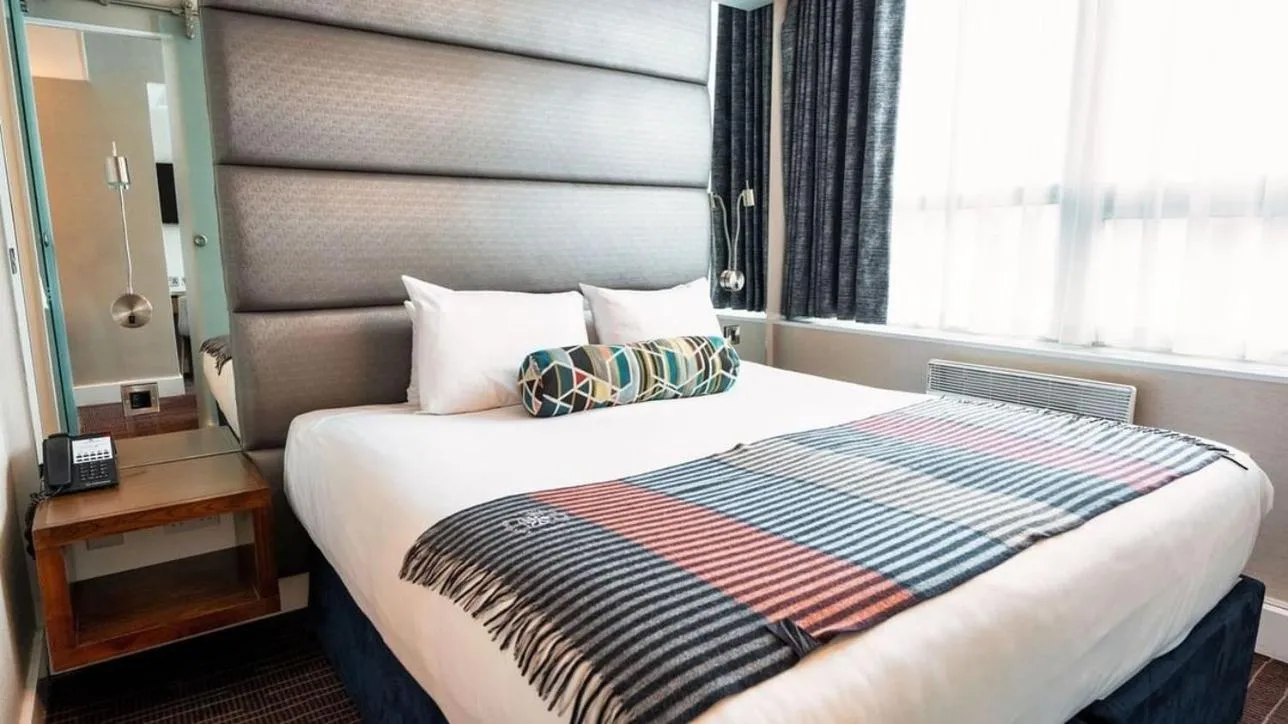 Bedroom, Bed in Sandman Signature Newcastle Hotel