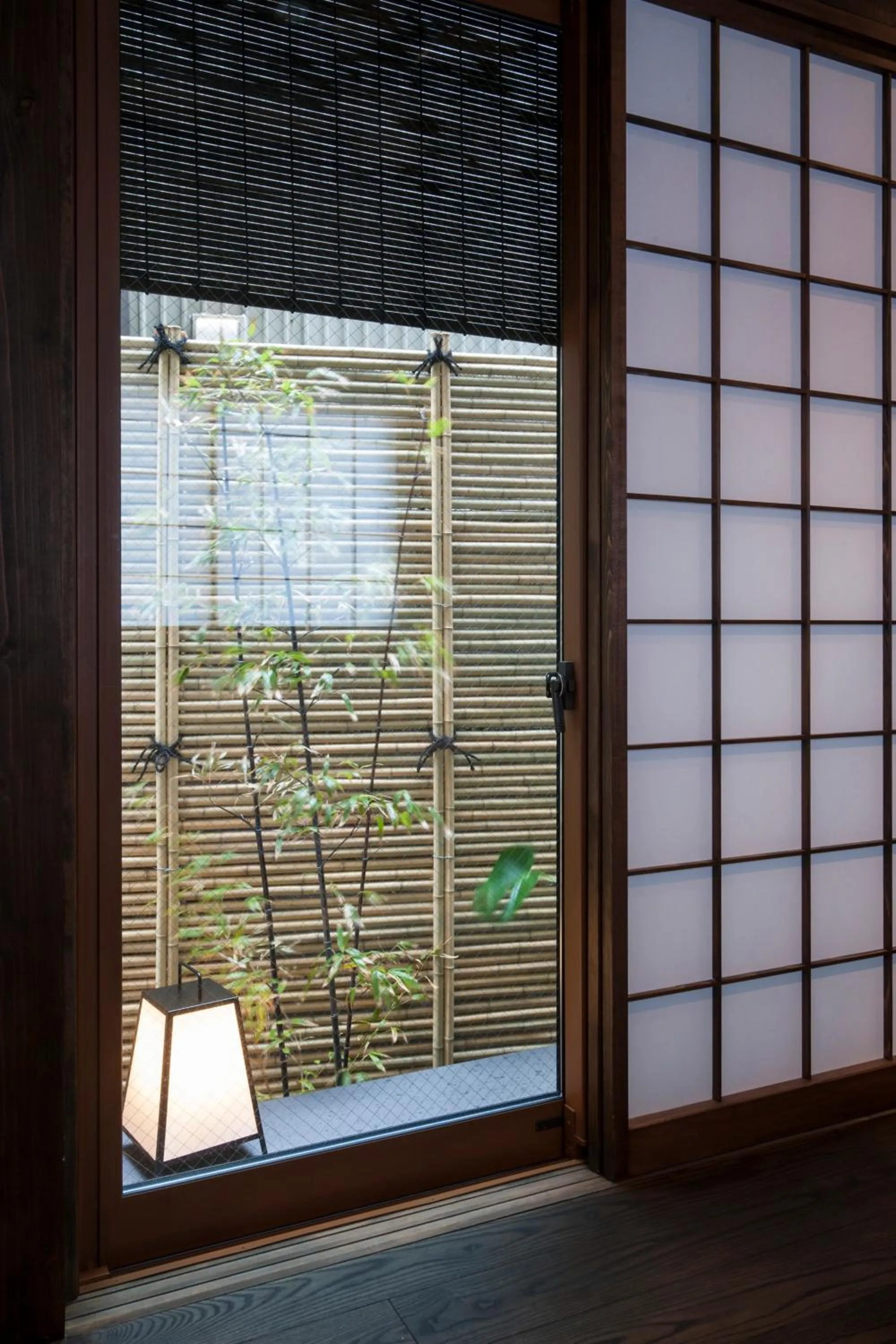 Inner courtyard view in Daimaru-un