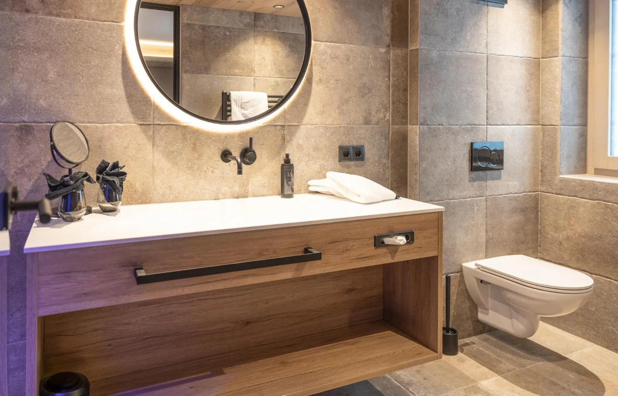 Shower in Hotel Lamtana