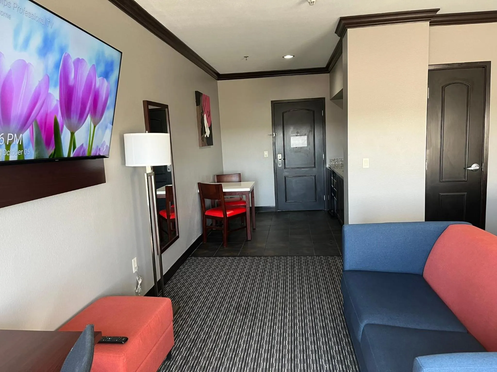 TV and multimedia in Hawthorn Suites by Wyndham Lubbock