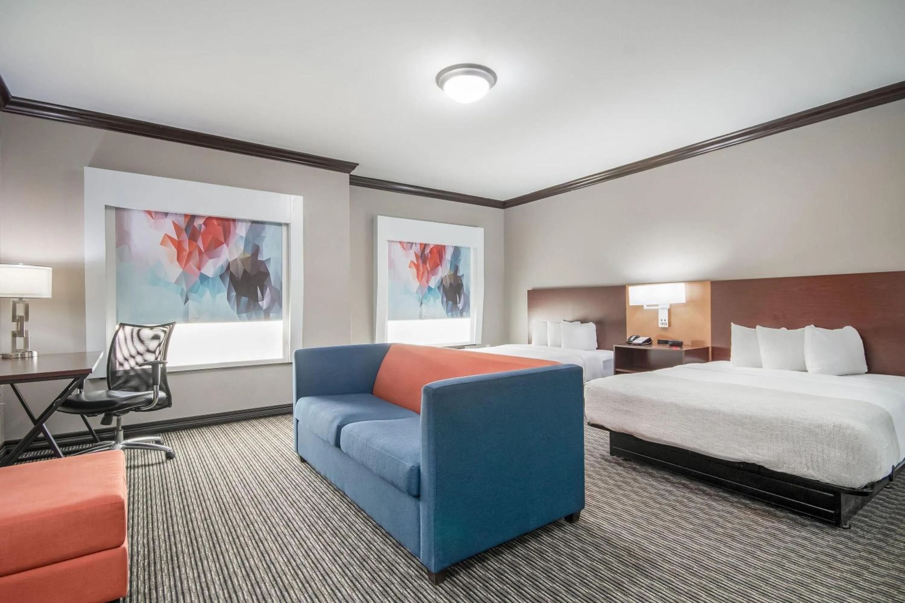 Bed in Hawthorn Suites by Wyndham Lubbock
