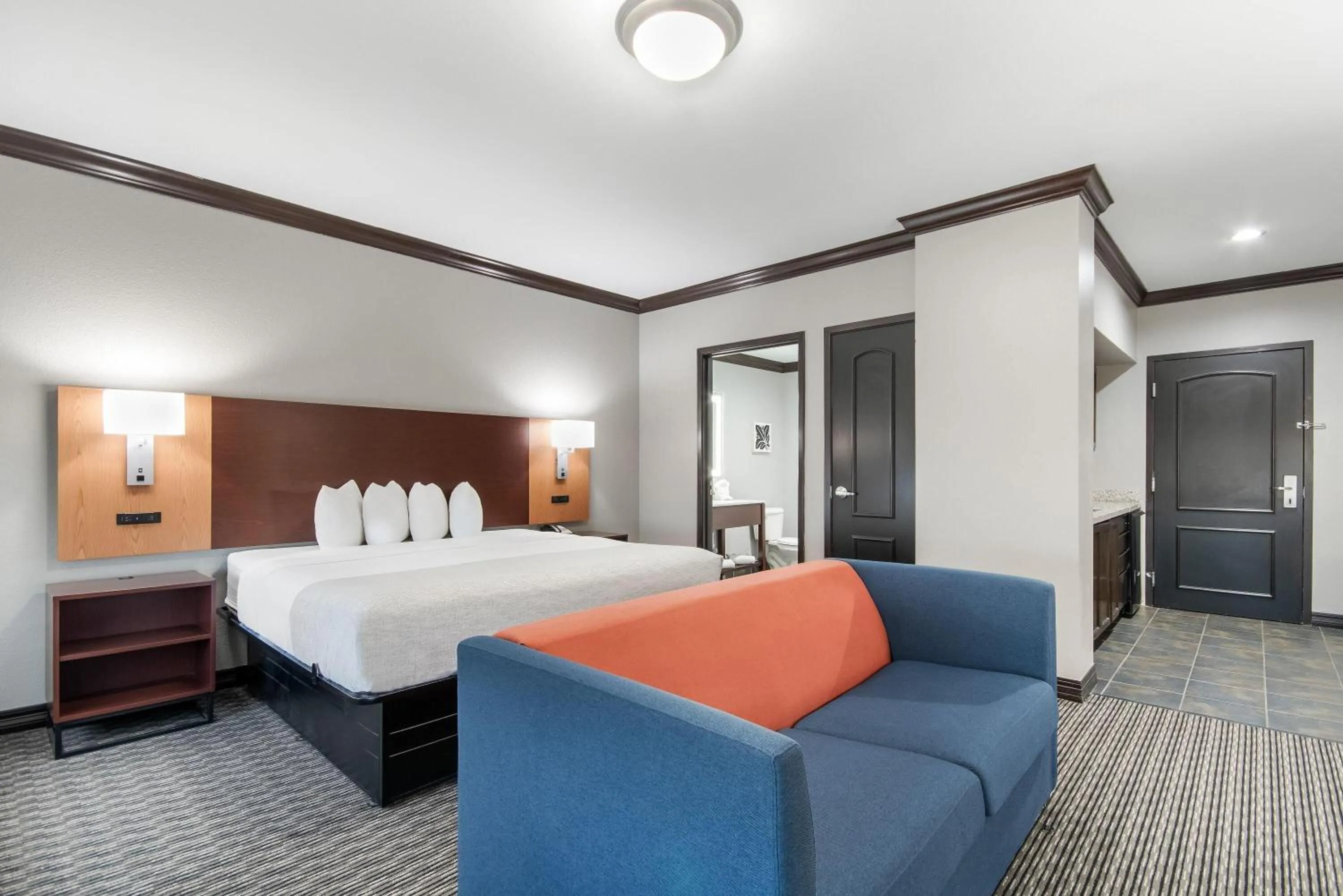 Bed in Hawthorn Suites by Wyndham Lubbock