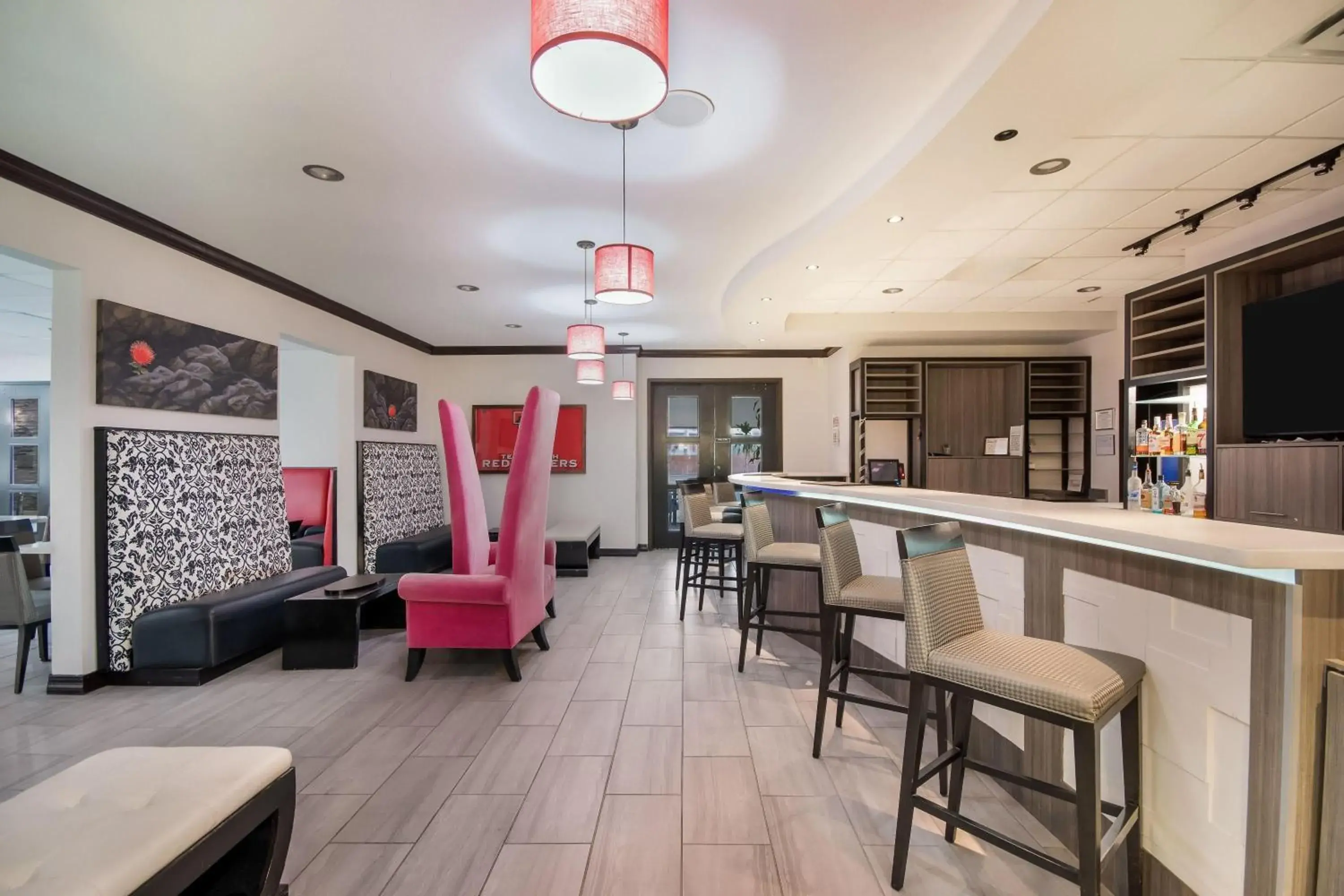Lounge or bar in Hawthorn Suites by Wyndham Lubbock Lounge or bar in Hawthorn Suites by Wyndham Lubbock