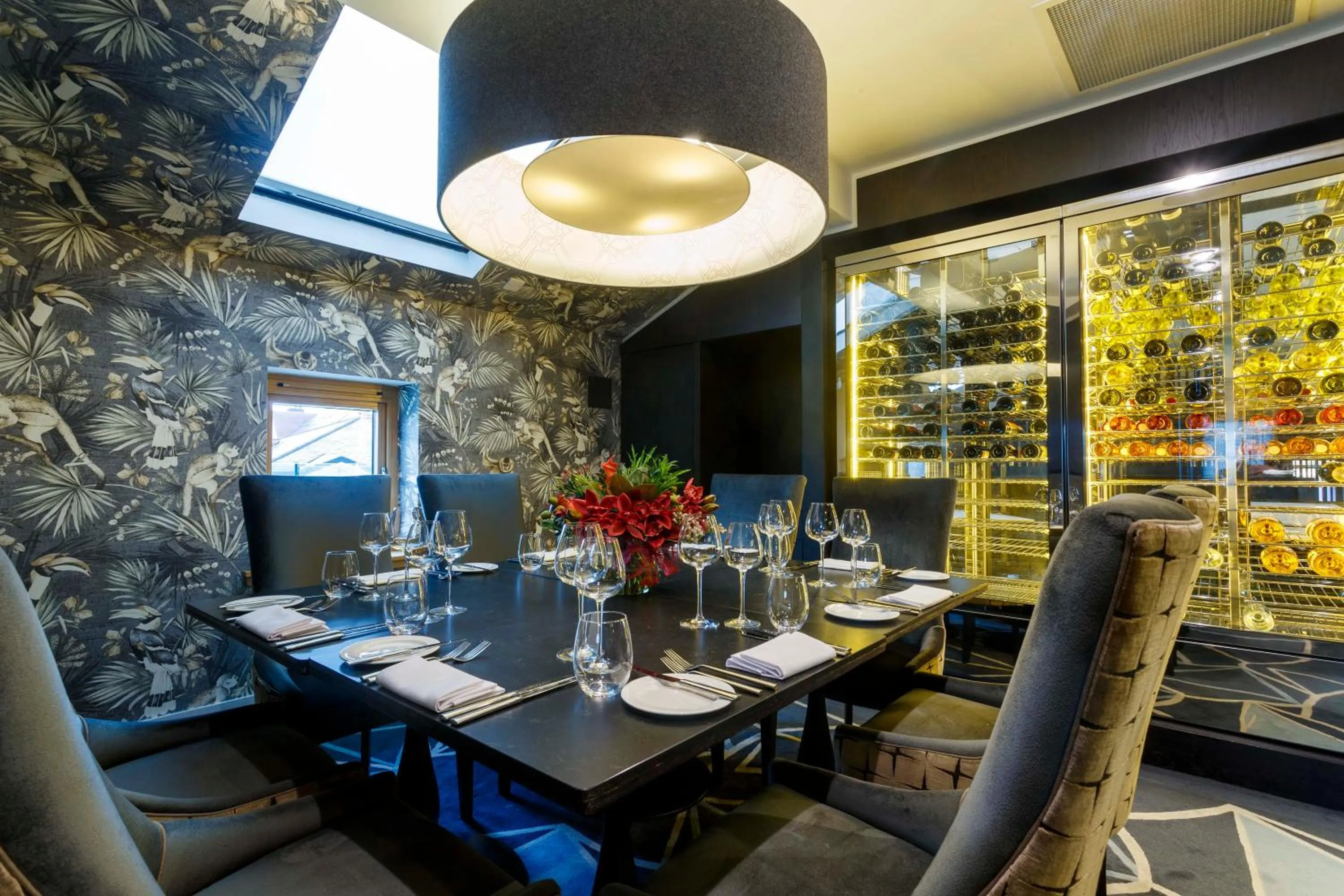 Restaurant/places to eat in The Chester Hotel