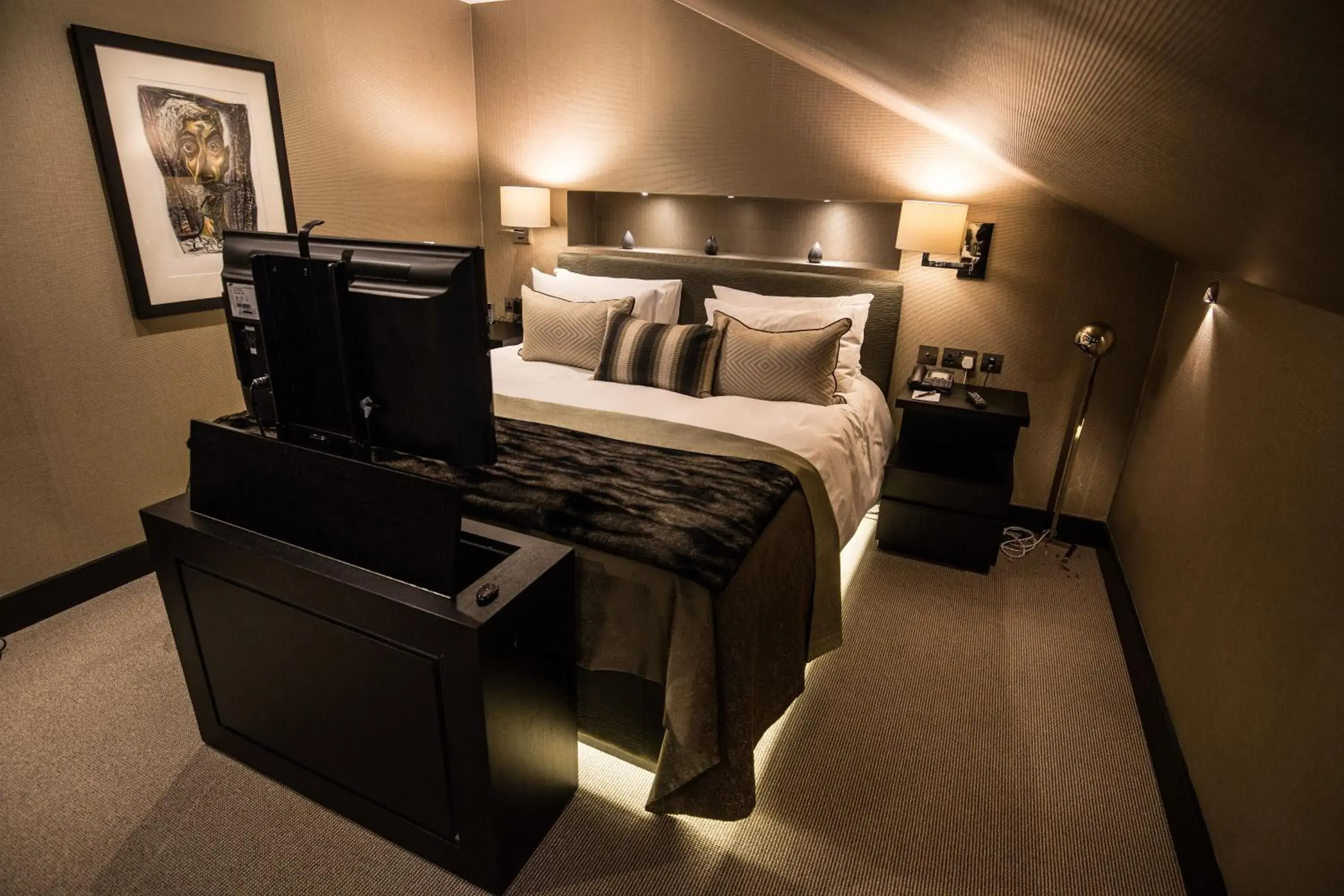 Bed in The Chester Hotel Bed in The Chester Hotel