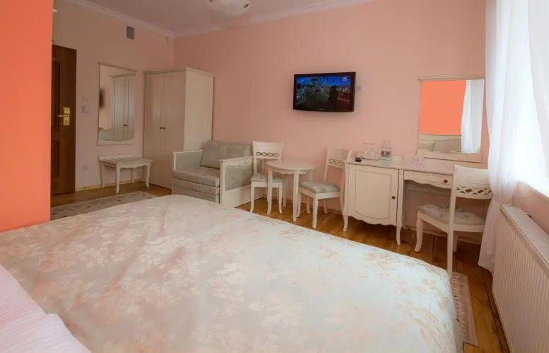 Photo of the whole room, Bed in Willa Halina